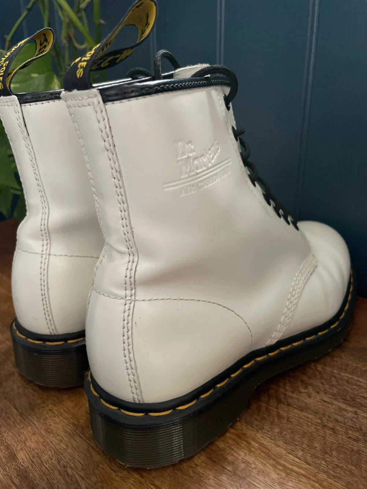 Women’s Dr Martens 1460W Mid Calf Black Lace Up Boots in Smooth White - UK6- 2169