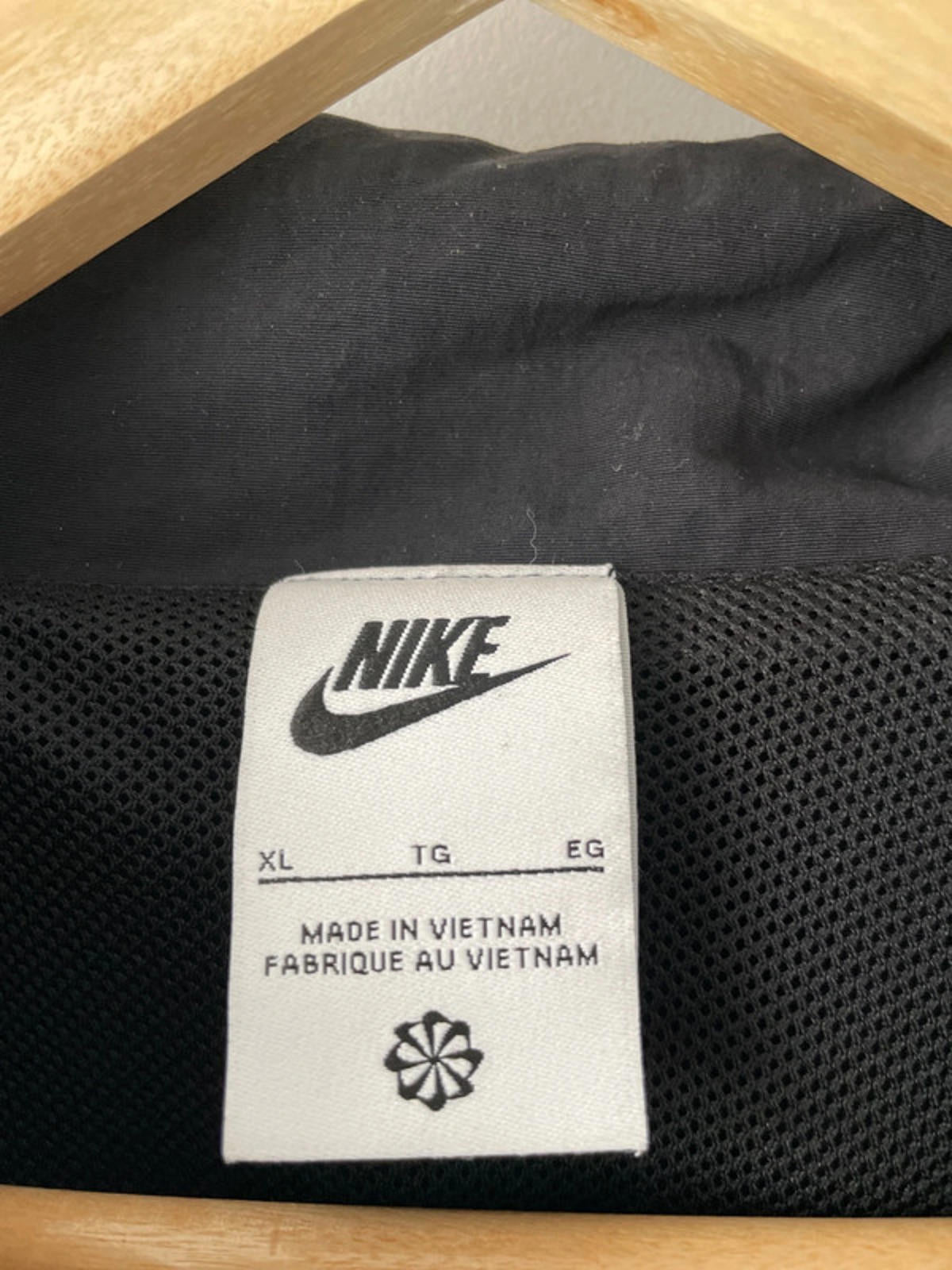 Men’s Nike Sportswear Club Coach Jacket With Large Embroidered Logo - XLarge - 2052