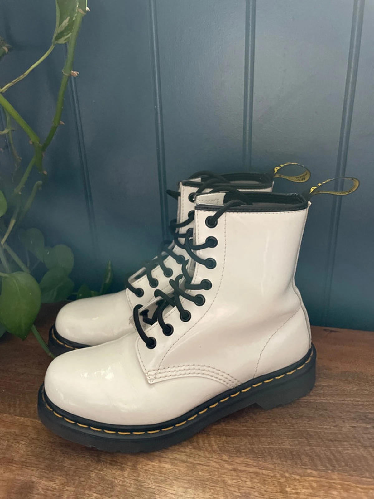 Women’s Dr Martens 1460W Mid Calf Lace Up Leather Boots In White - UK4 - 2162