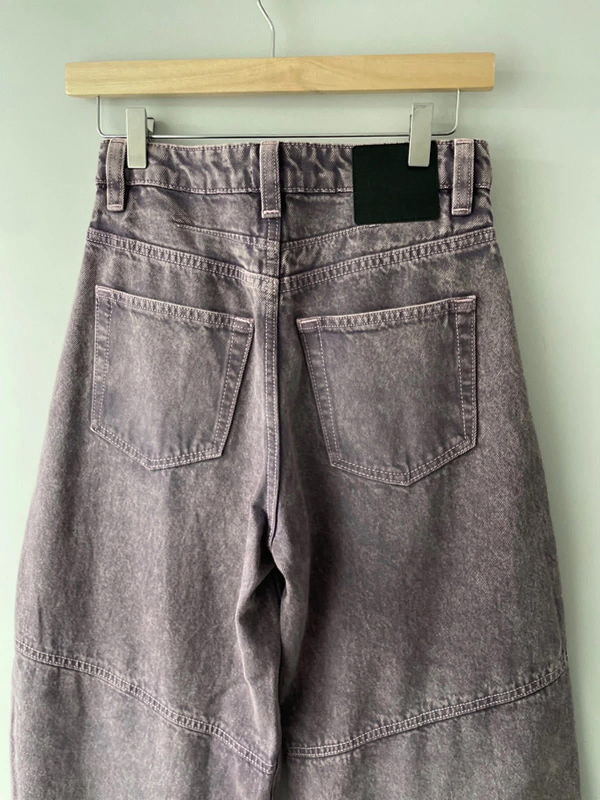 Women’s Monki Wide barrel leg jeans with patch detail In Grey Lilac Wash - W26/L32 - 2412