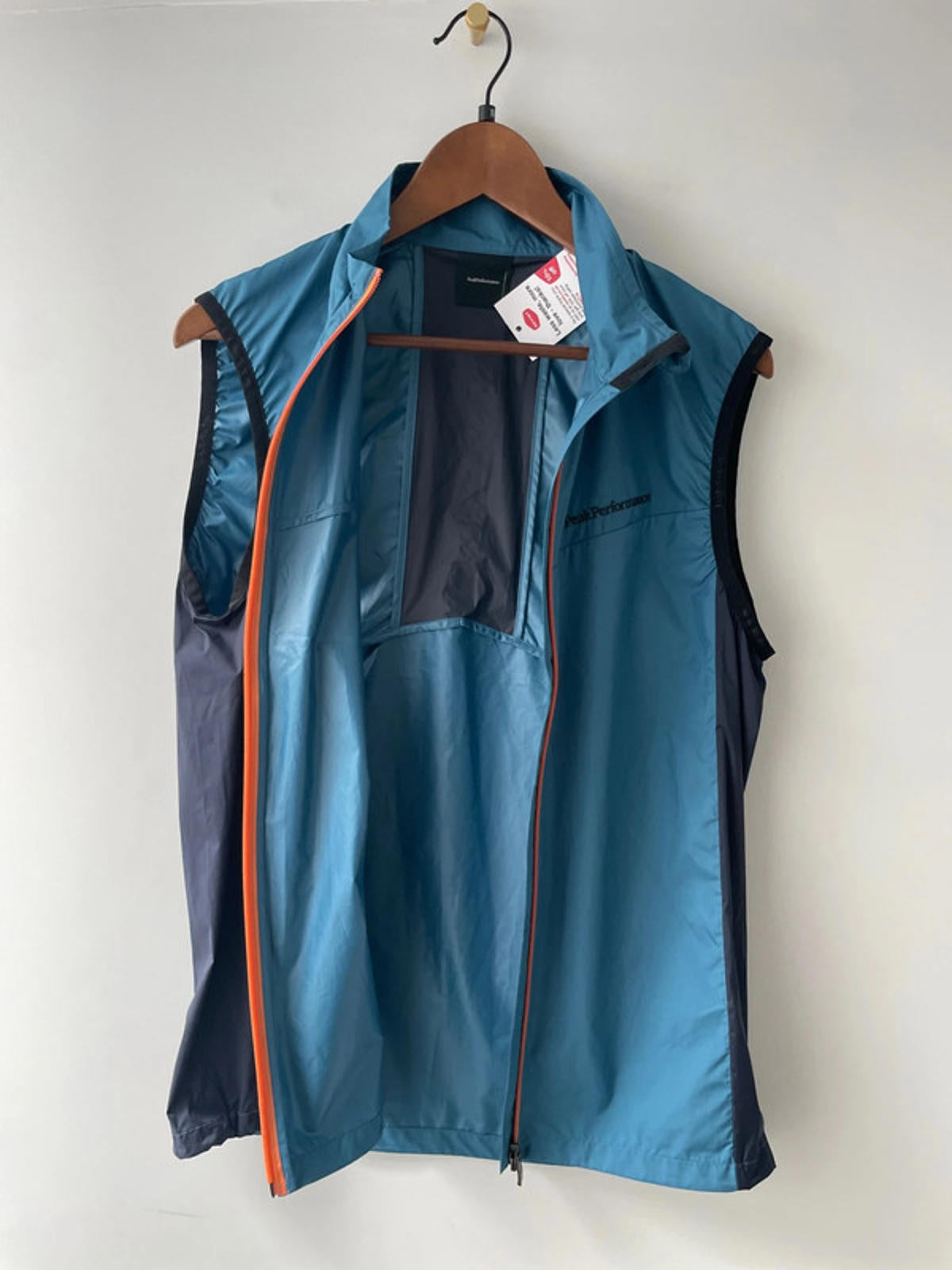 Men’s Peak Performance Meadow Wind Blue Running Vest - Medium - 1987
