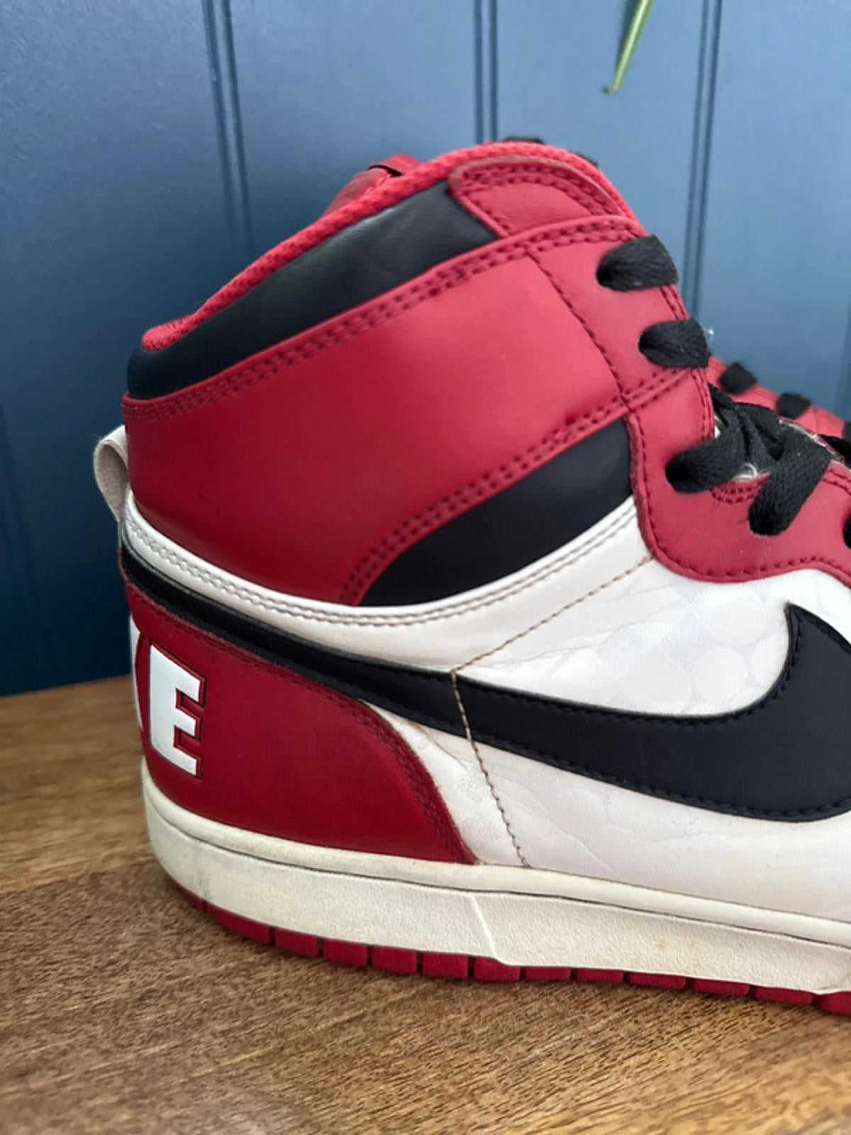 Men’s Nike Big High Spike Lee Chicago Bulls Red Black White 2010 - Uk12 - 0787