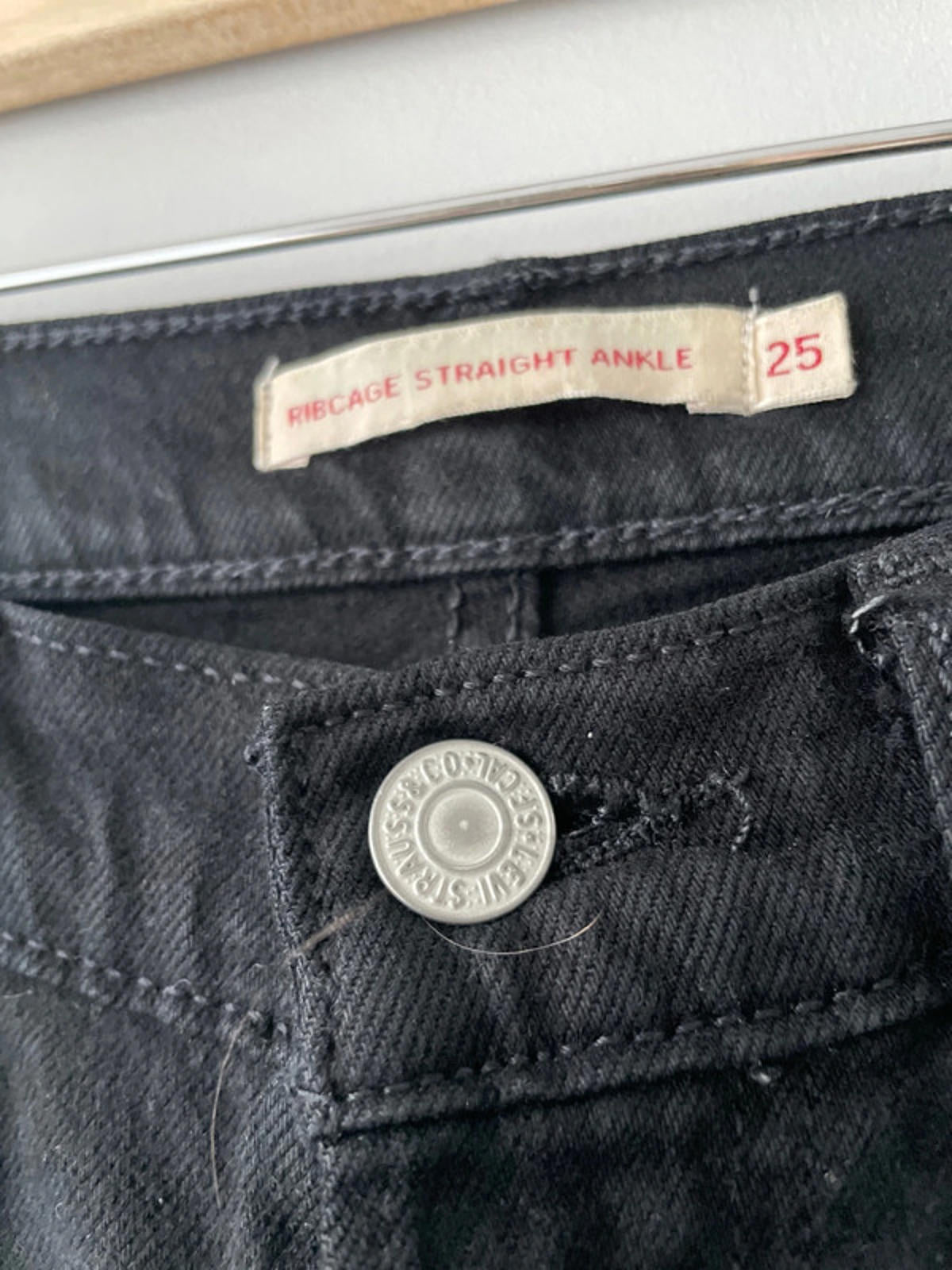 Women’s Levi’s High Waisted Ribcage Straight Fit Jeans In Black - W25/L27 - 2350