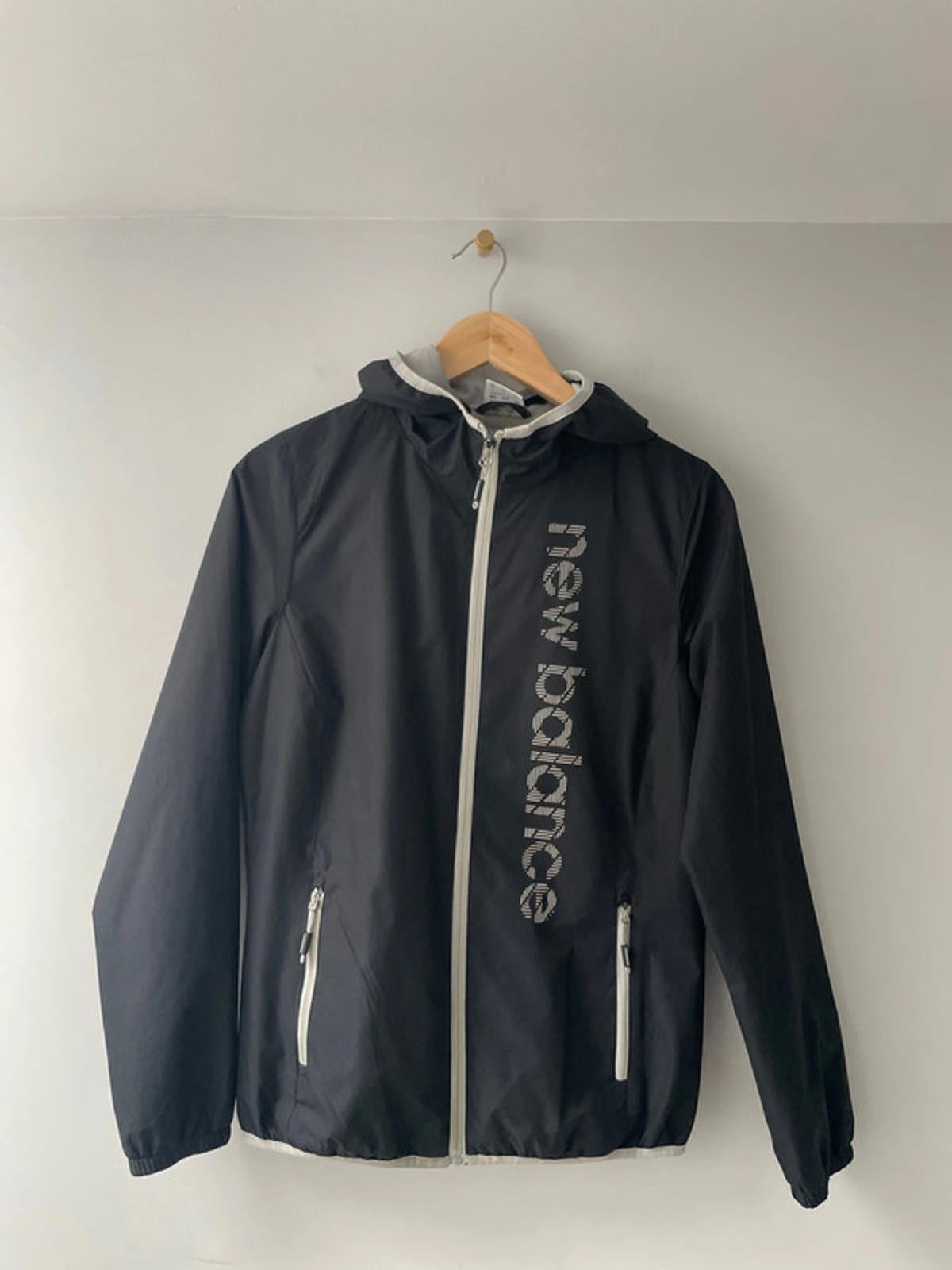 Mens New Balance Lightweight Windbreaker Jacket In Black - Small - 1982