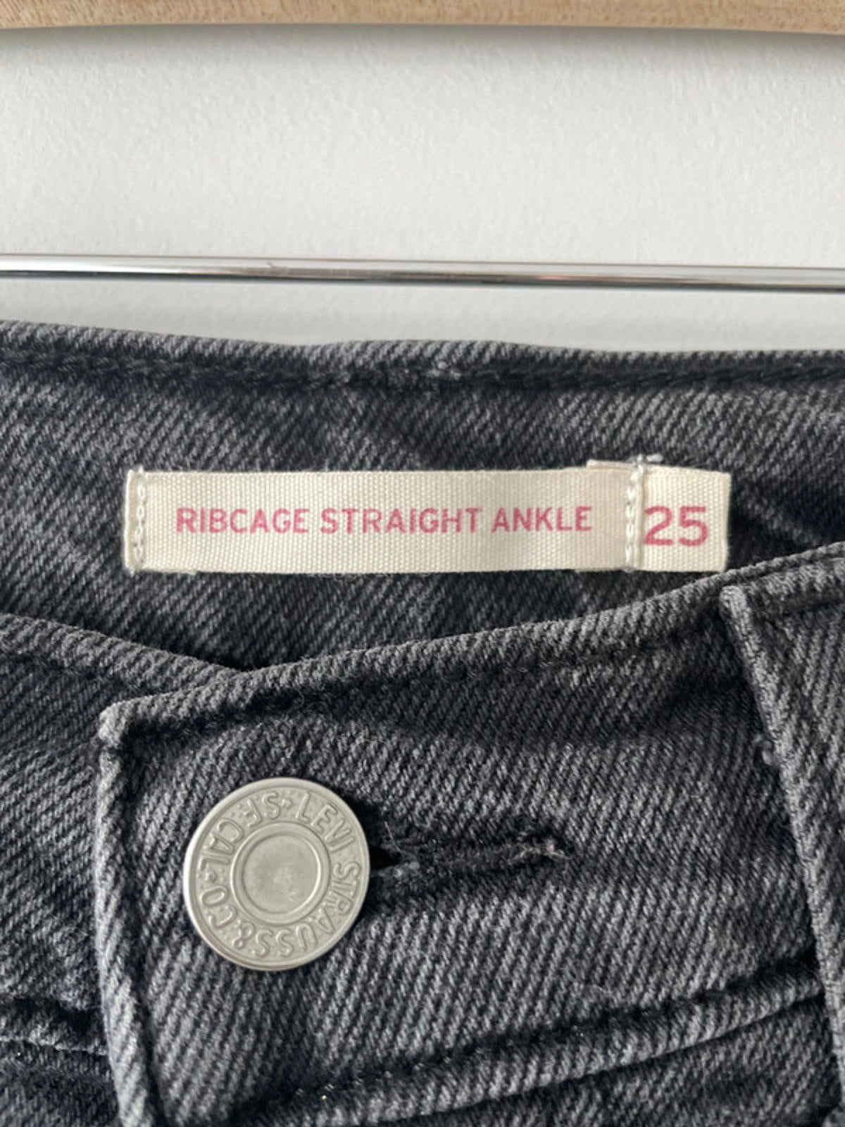 Women’s Levi’s Ribcage Straight Washed Black Jeans - W25/L27 -1840