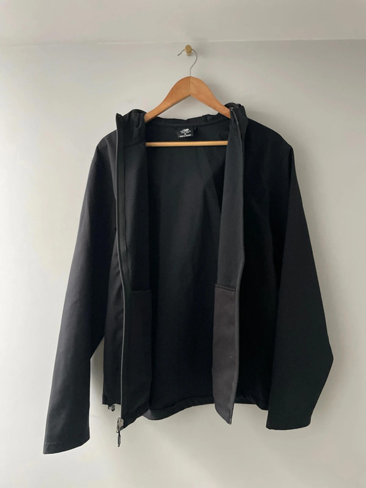 Men’s New Balance Zip Through Hooded Jacket - Medium - 1994