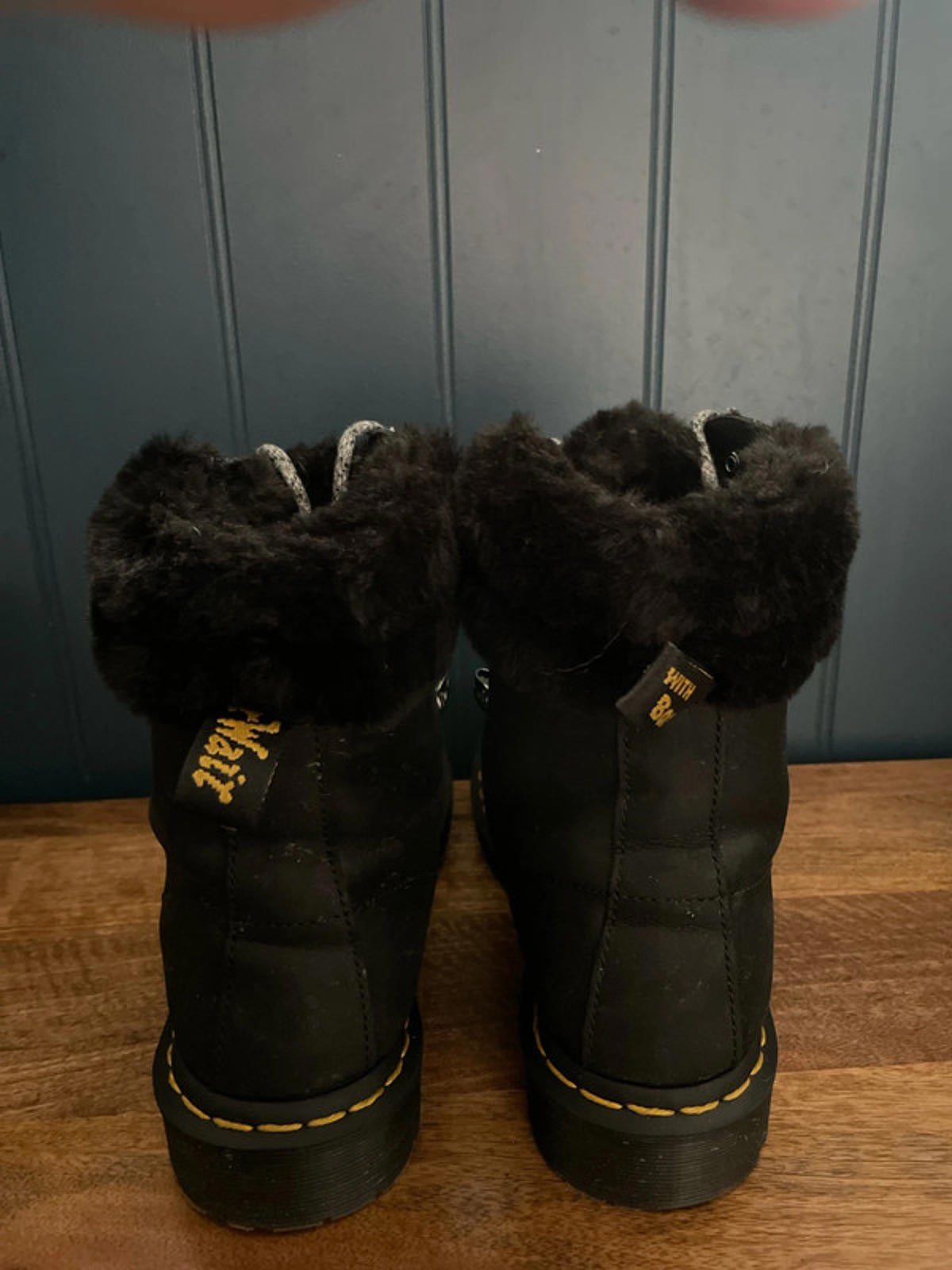 Women’s Dr Martens 1460 Serena Collar Faux Fur Lined Leather Lace Up Boots In Black - UK6 - 2366
