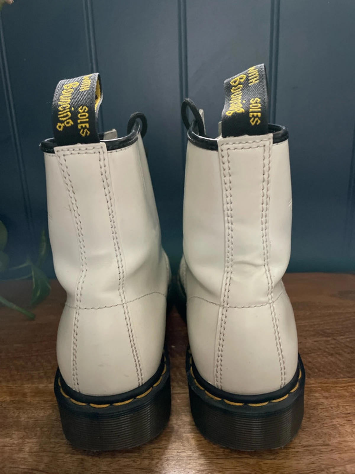 Women’s Dr Martens 1460W Mid Calf Black Lace Up Boots in Smooth White - UK6- 2169