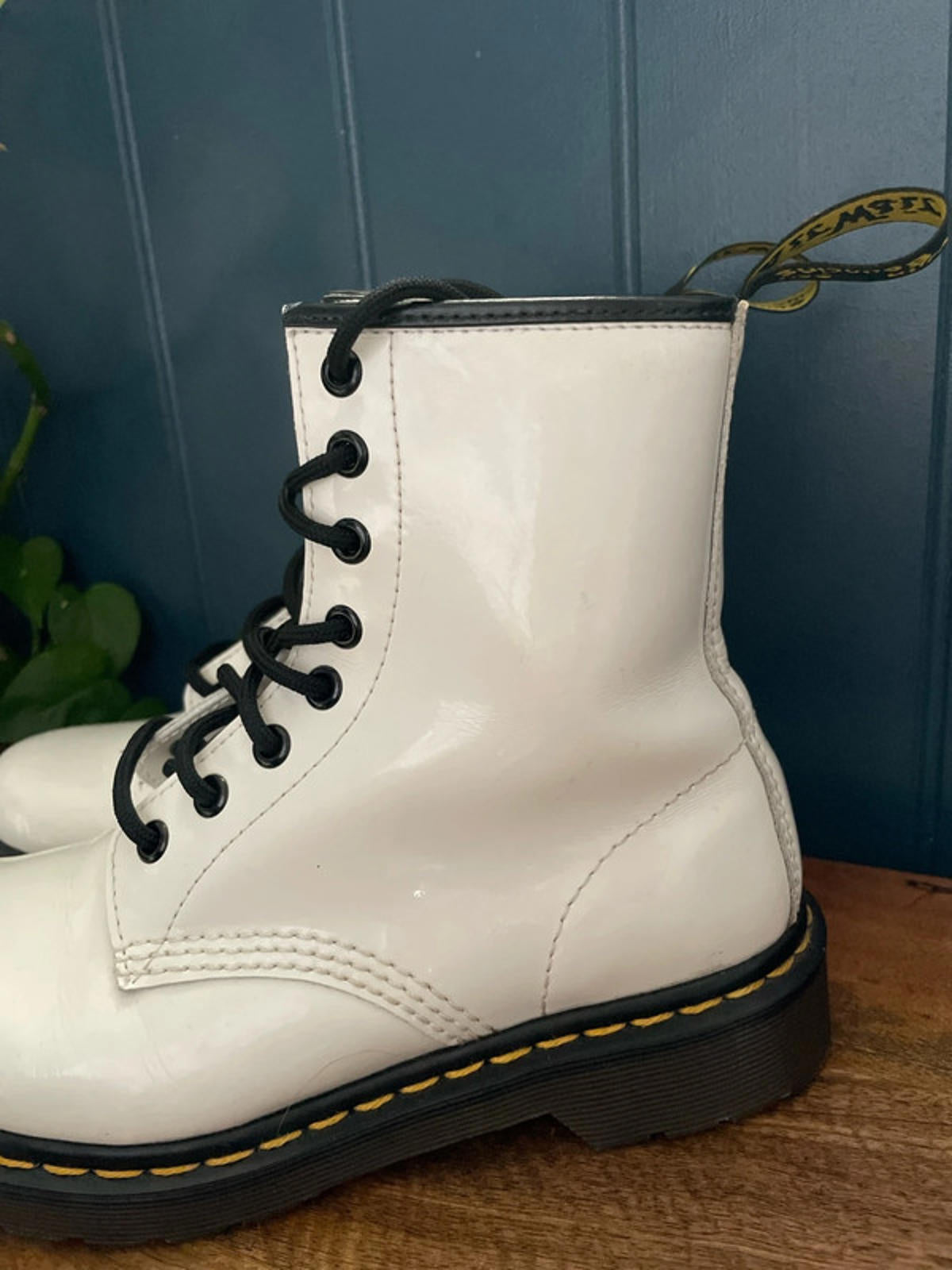 Women’s Dr Martens 1460W Mid Calf Lace Up Leather Boots In White - UK4 - 2162