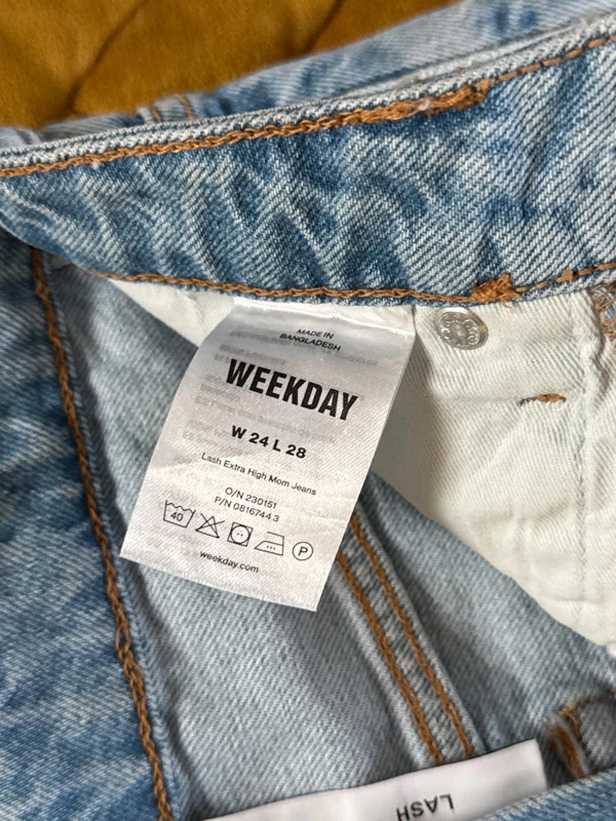 Women’s Weekday Lash high waisted fit jeans with wash - W24 / L28
