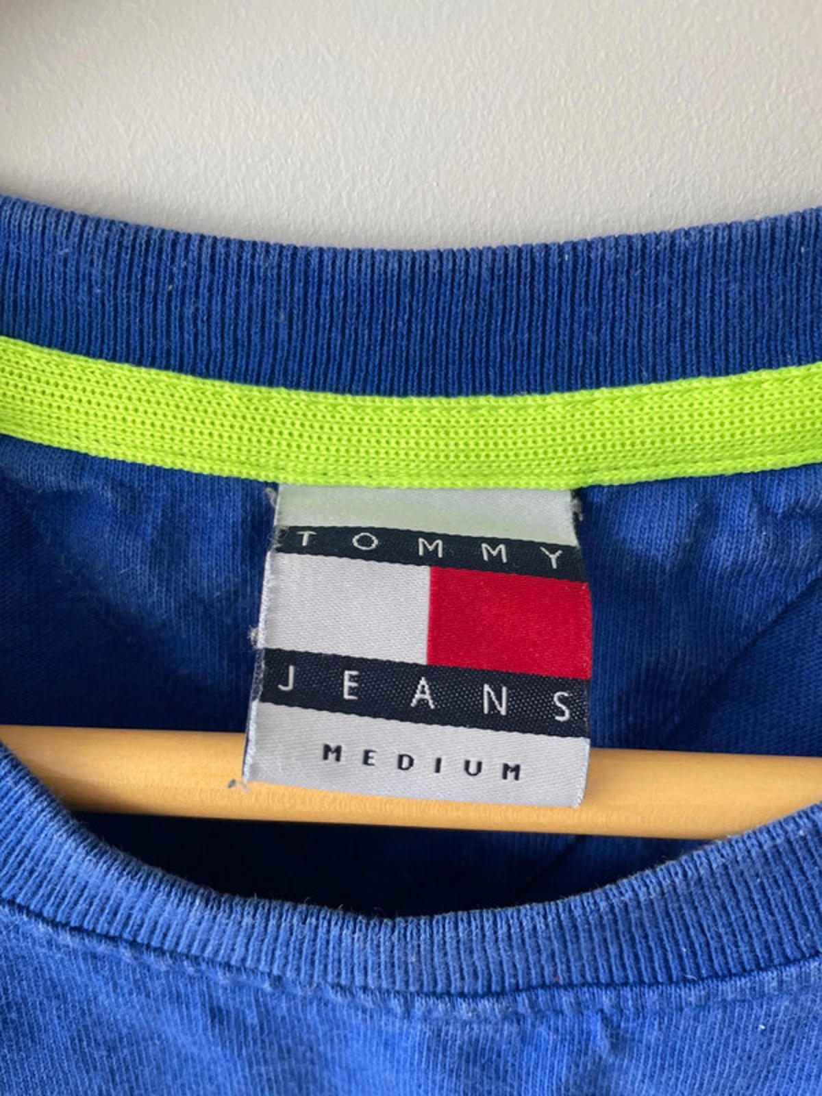 Women’s Tommy Hilfiger Cropped Boxy Fit Top T-Shirt - medium
