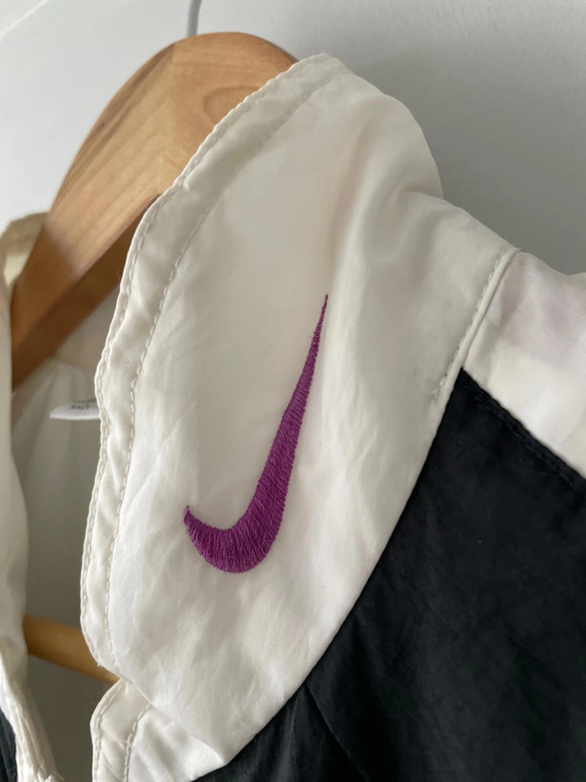Men’s Nike Vintage Oversized Fit White Label Windbreaker Jacket In White/Black - Medium- 2393