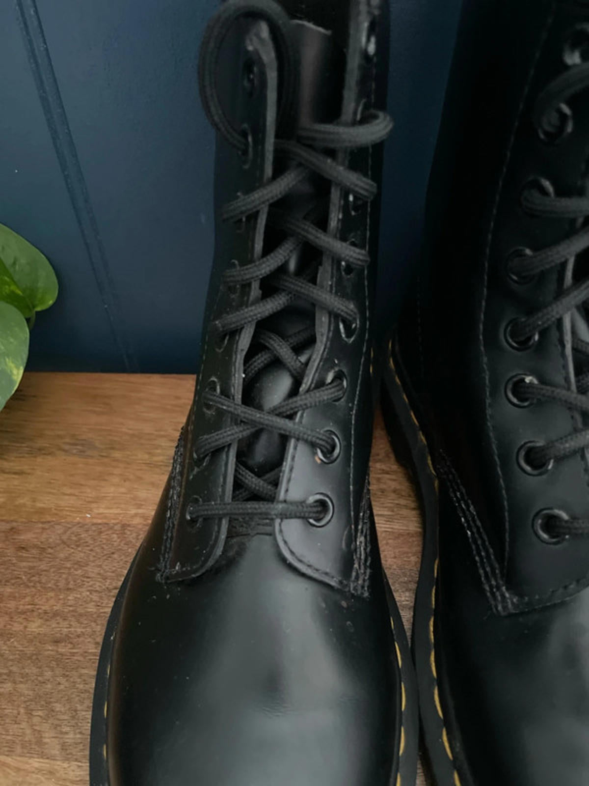 Women’s Dr Martens 1460 Premium Leather Lace Up Boots In Black - UK 5 - 2321