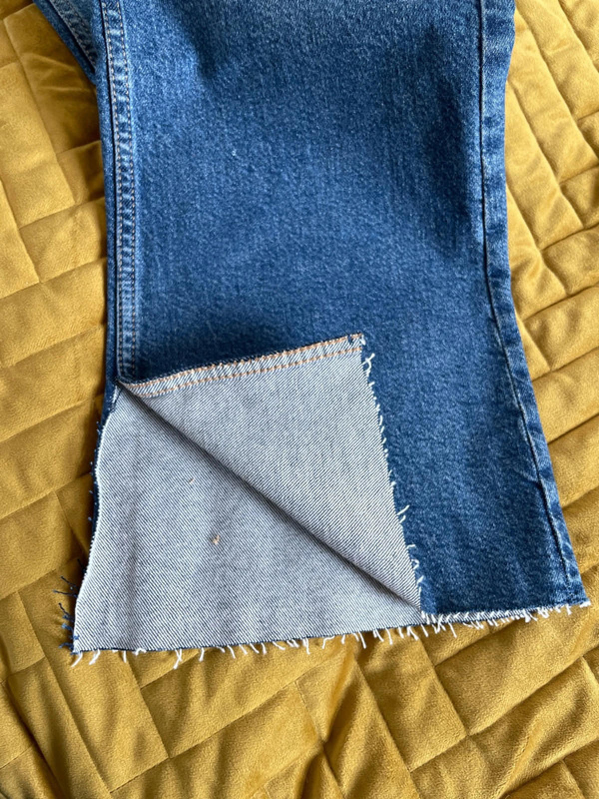 Women’s Bershka Premium Straight Fit Jeans with Raw Edge Hem - W27/L30 - 1863