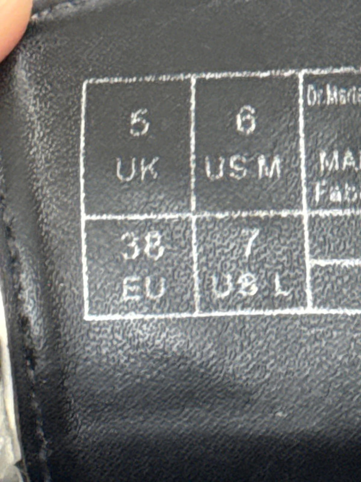 Women’s Dr Martens premium leather shoes with chunky sole - Uk5 - 1102