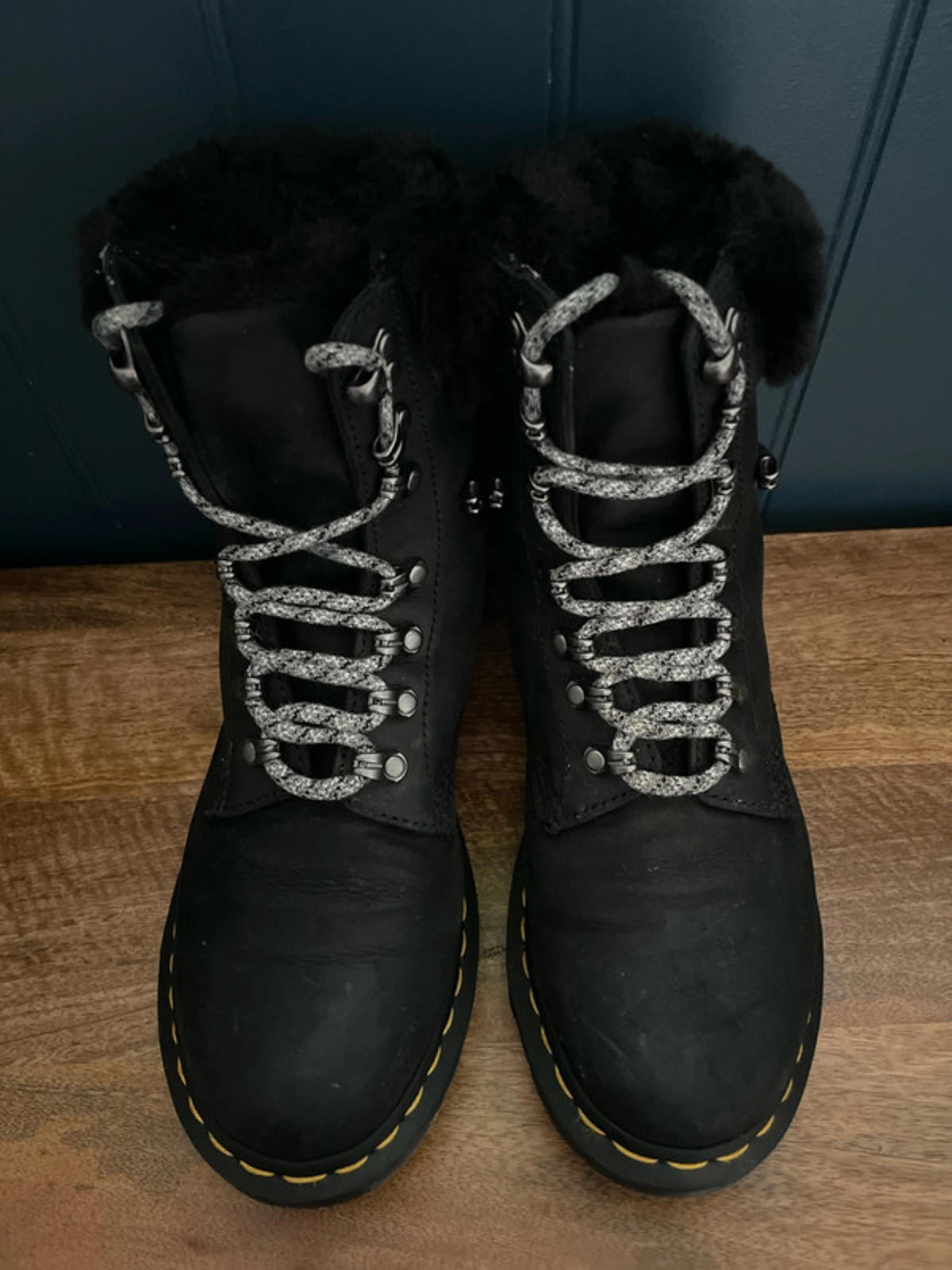 Women’s Dr Martens 1460 Serena Collar Faux Fur Lined Leather Lace Up Boots In Black - UK6 - 2366