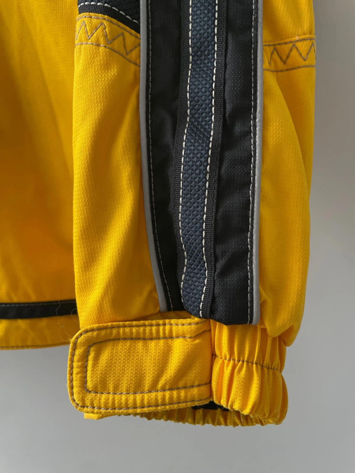 Men’s Descente Vintage Japan Ski Jacket In Yellow/Black - Medium - 2402