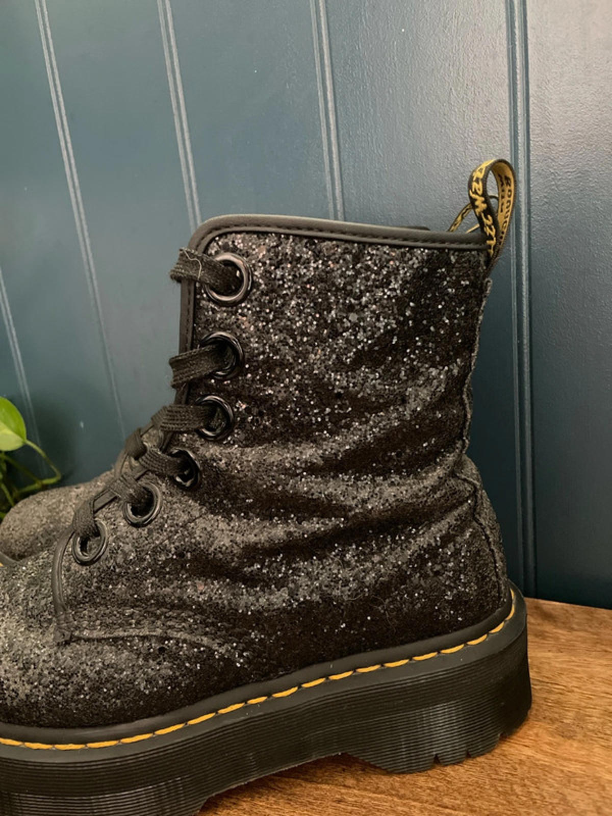 Women’s Dr Marten’s Molly Glitter Platform Lace Up Boots In Black - UK 7 - 2365