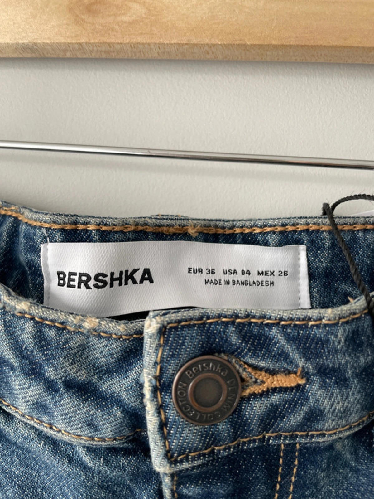 Women’s Bershka Premium Mom Slim Petite Fit Jeans - W28/L24 - 1862