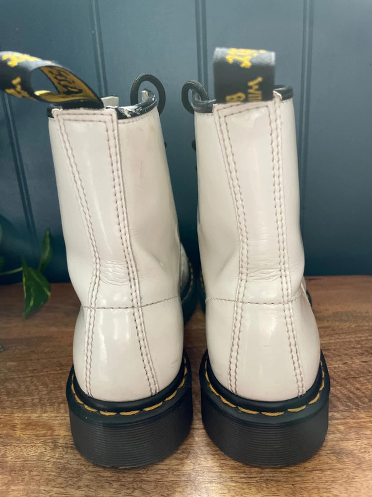 Women’s Dr Martens 1460W Mid Calf Lace Up Leather Boots In White - UK4 - 2162