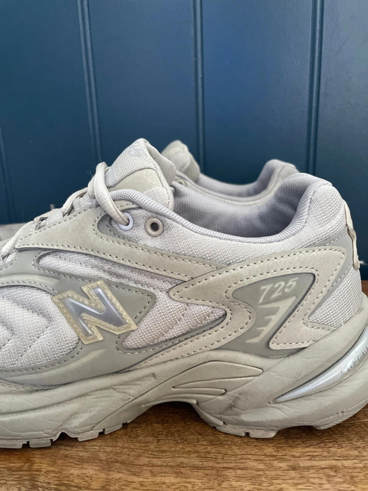 Men’s New Balance 725 Trainers With Chunky Sole - UK 8 - 1924