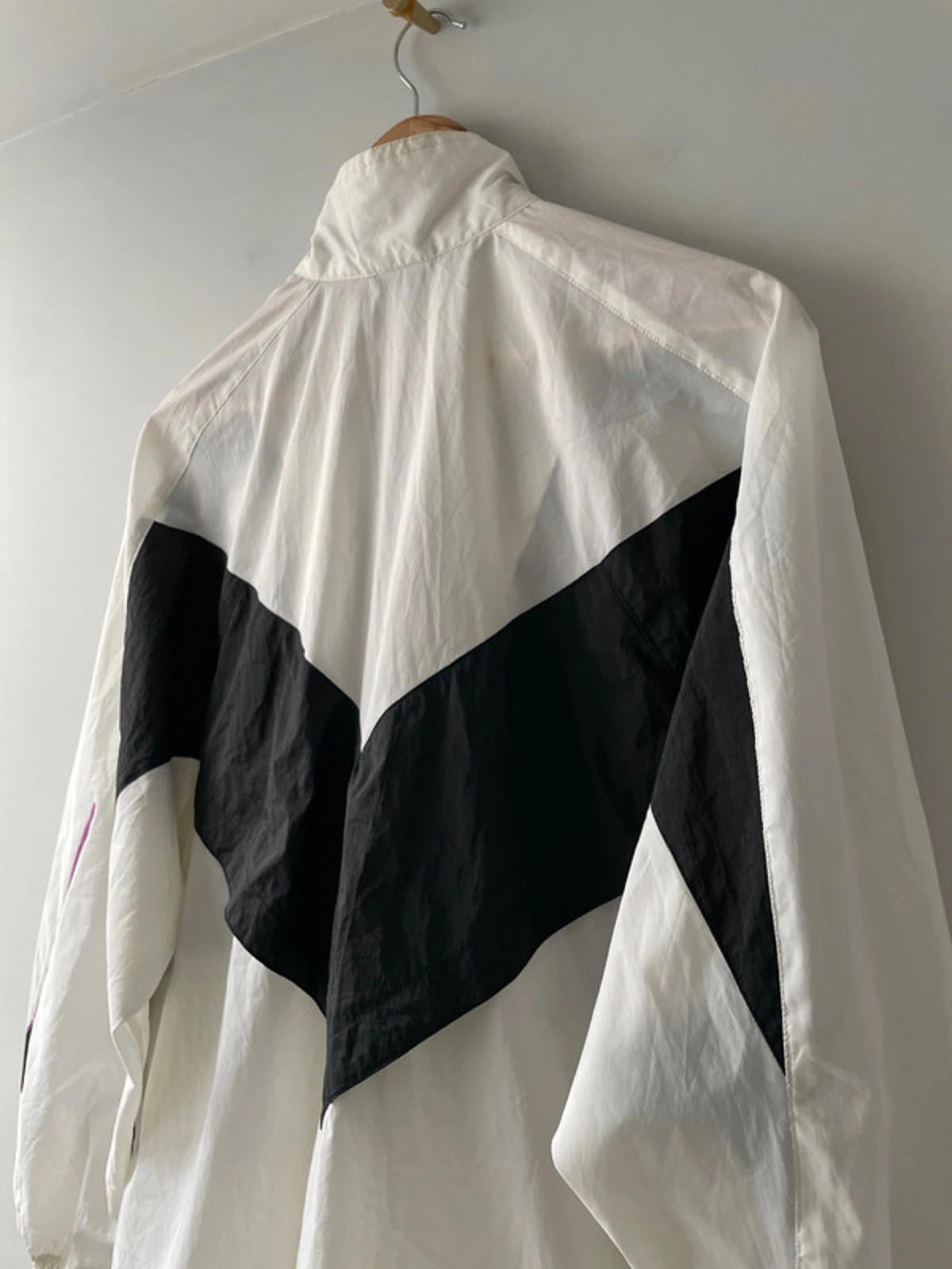 Men’s Nike Vintage Oversized Fit White Label Windbreaker Jacket In White/Black - Medium- 2393