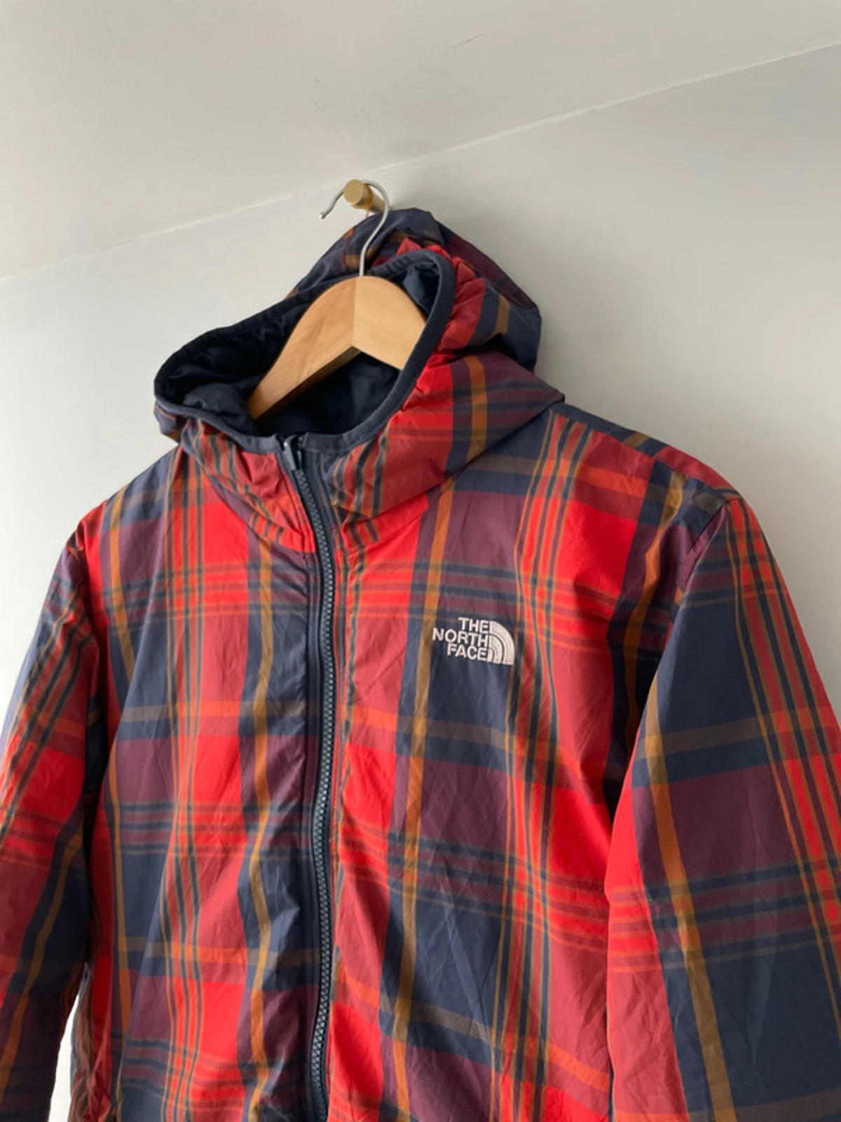 Boys The North Face Checked Padded Hooded Puffer Jacket In Red/Blue - XL- 2374