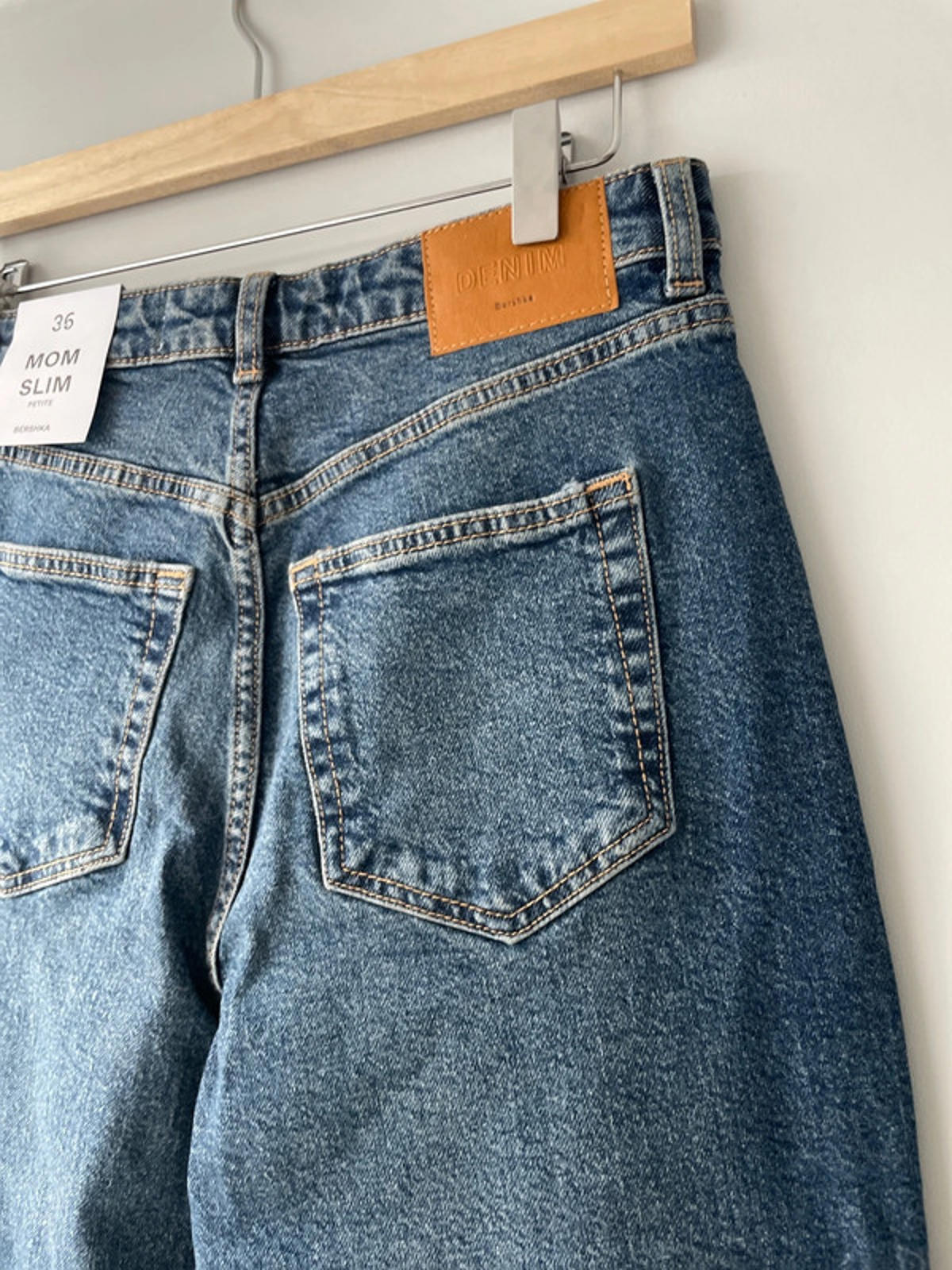 Women’s Bershka Premium Mom Slim Petite Fit Jeans - W28/L24 - 1862