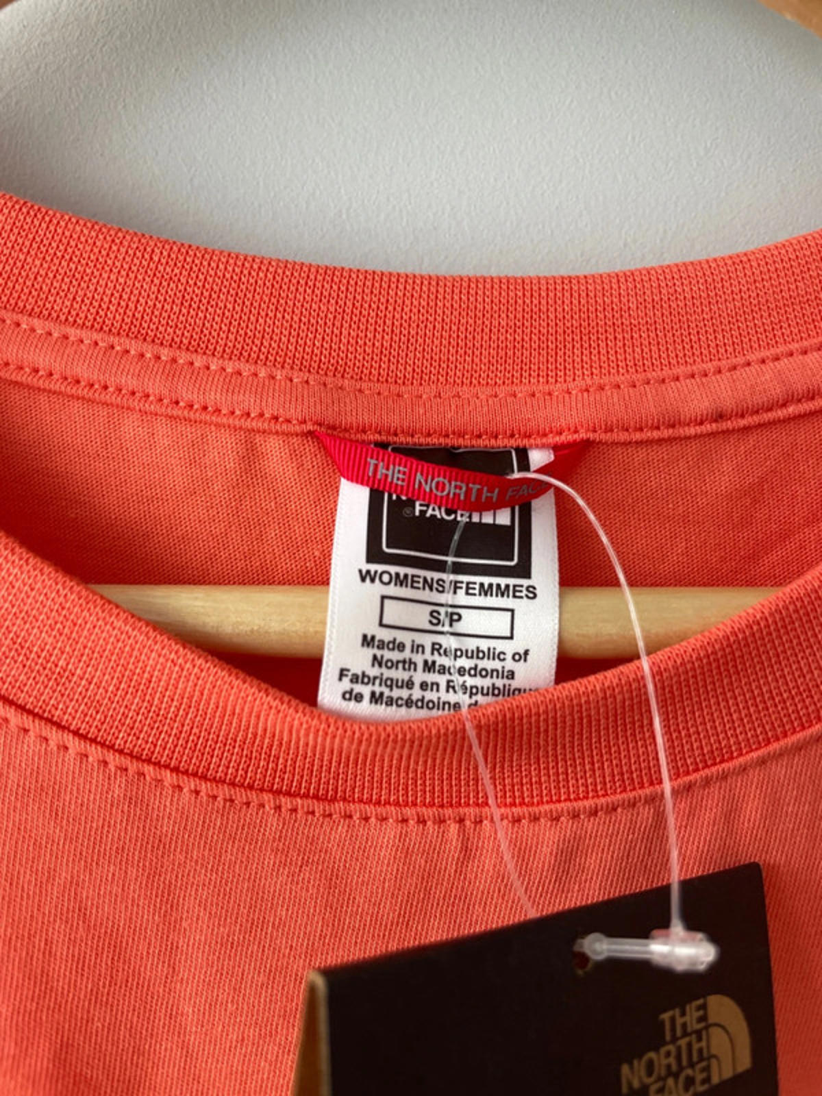 Women’s The North Face Cropped Crew Neck Oversized T-shirt - Small - 1505