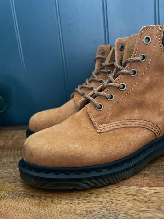 Women’s Dr Martens Soft Buck 939 Suede Lace Up Boots In Tan - UK 6 - 2358