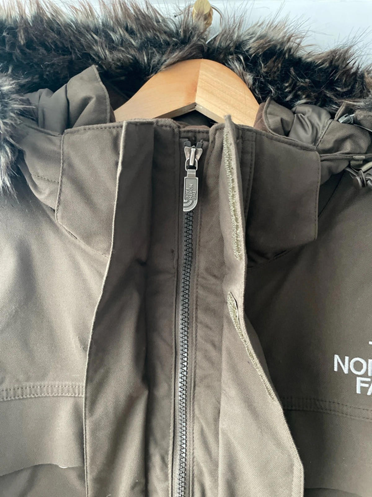 Men’s The North Face HyVent Goose Down Lined Faux Fur Trim Jacket In Brown - Large - 2398