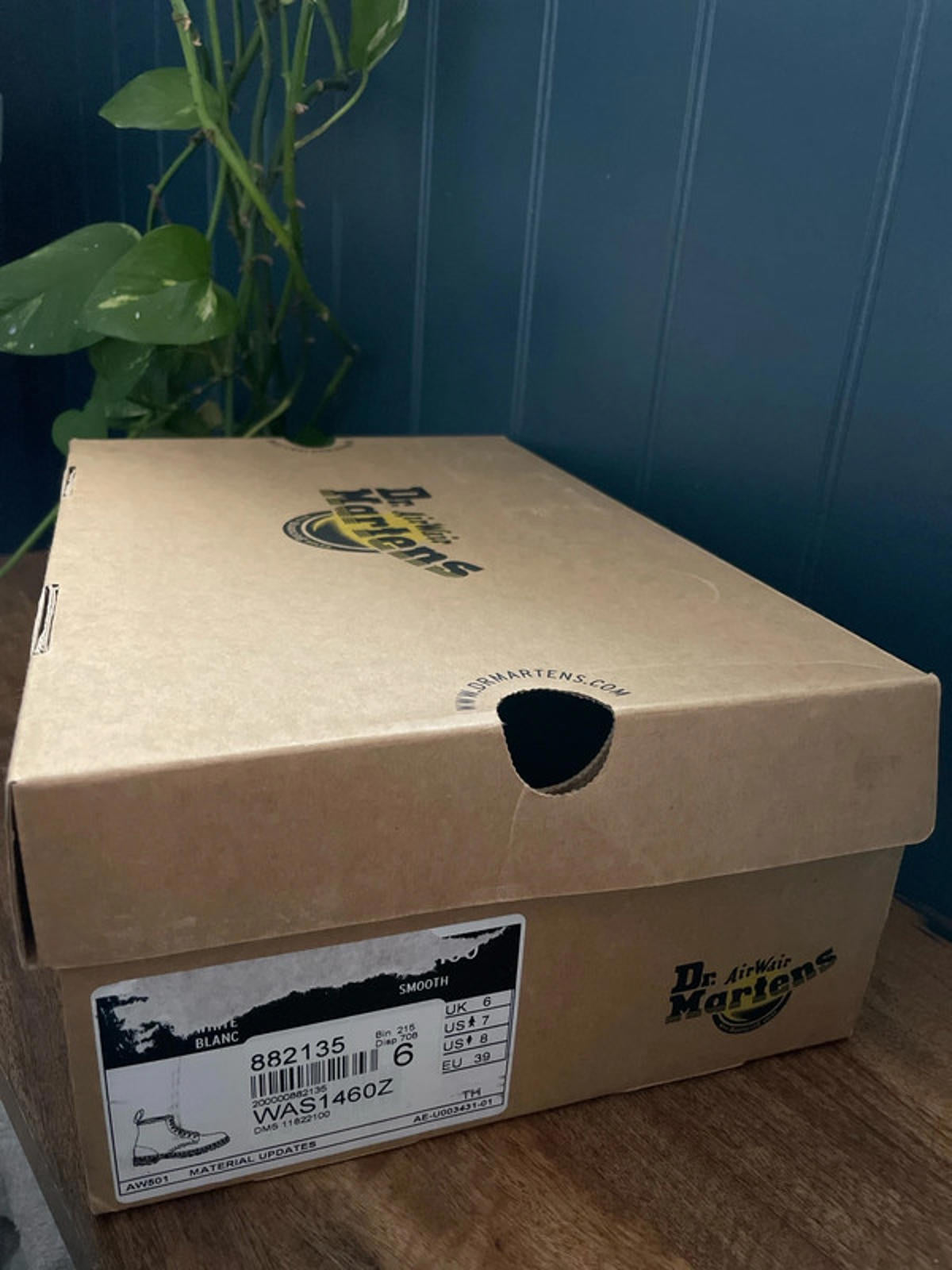 Women’s Dr Martens 1460W Mid Calf Black Lace Up Boots in Smooth White - UK6- 2169