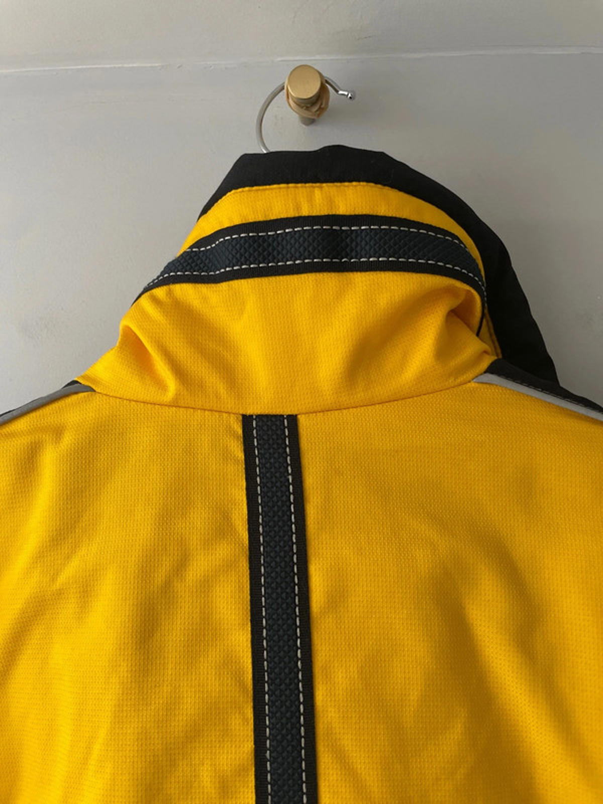 Men’s Descente Vintage Japan Ski Jacket In Yellow/Black - Medium - 2402
