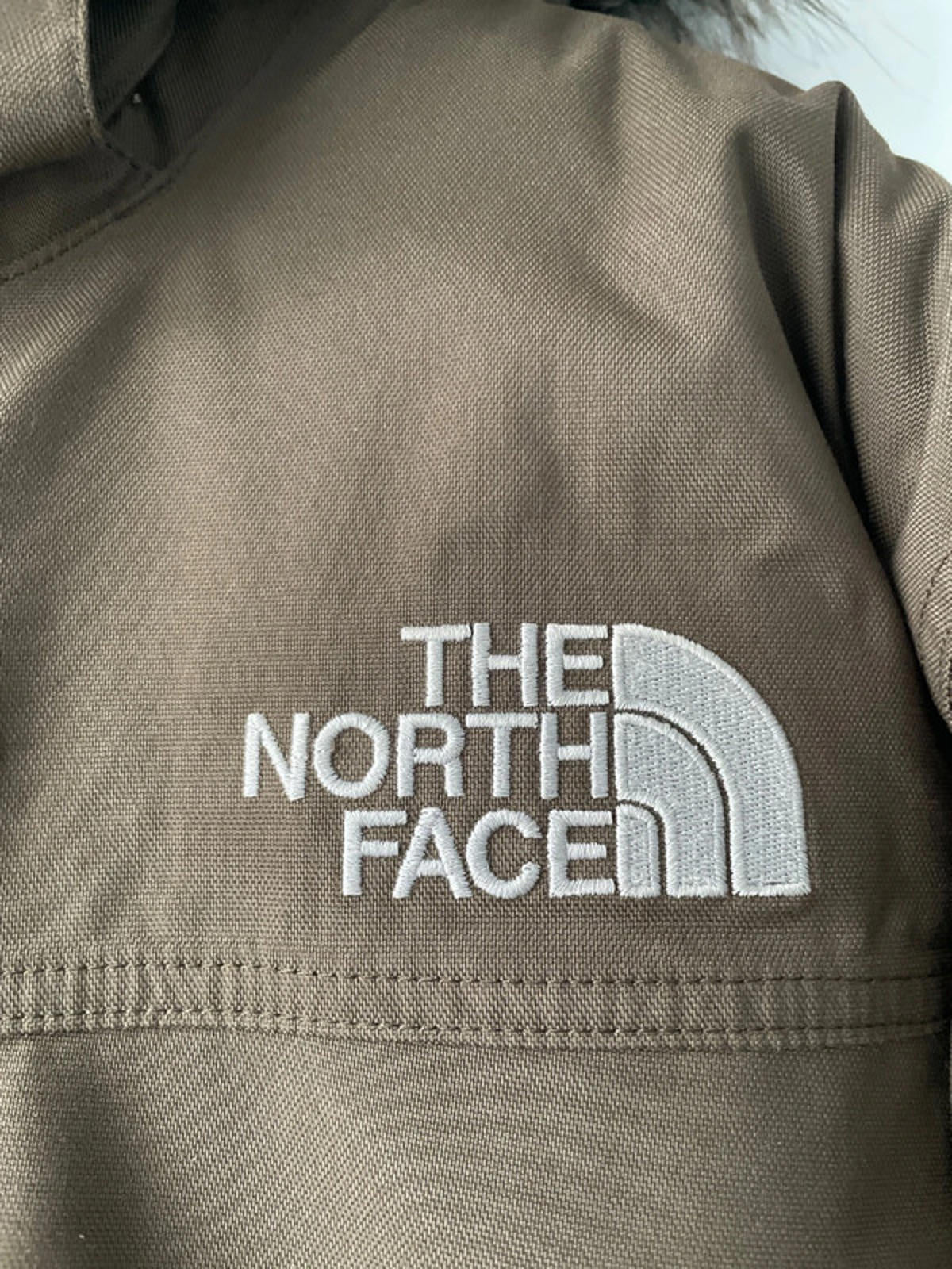 Men’s The North Face HyVent Goose Down Lined Faux Fur Trim Jacket In Brown - Large - 2398