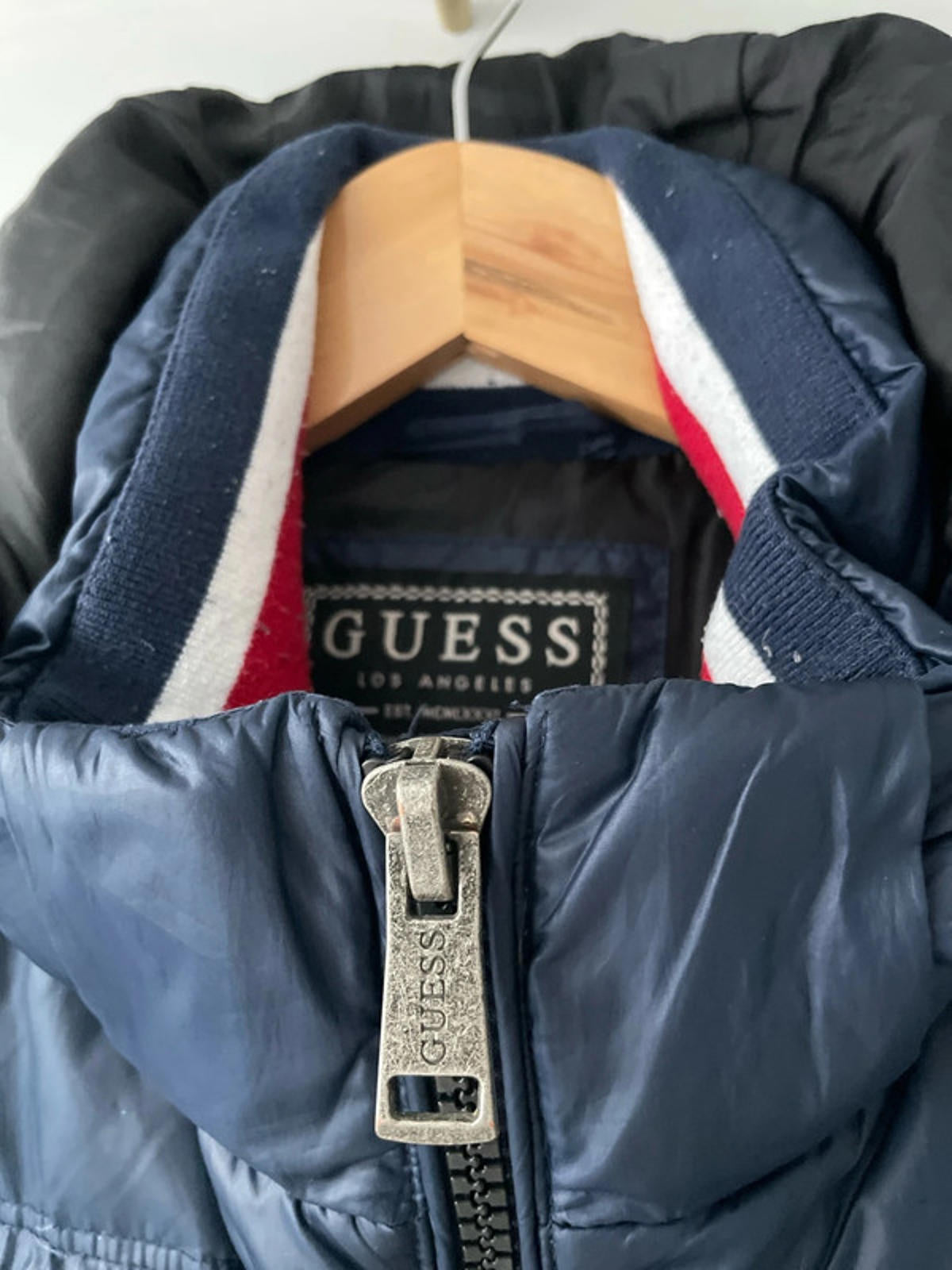 Men’s Guess Down Puffer Jacket with Detachable Hood In Navy - Small - 2381