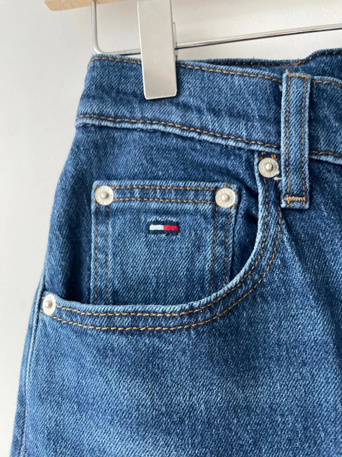 Women’s Tommy Hilfiger Mom Ultra High Tapered Fit Jeans In Navy - W26/L32 - 2348