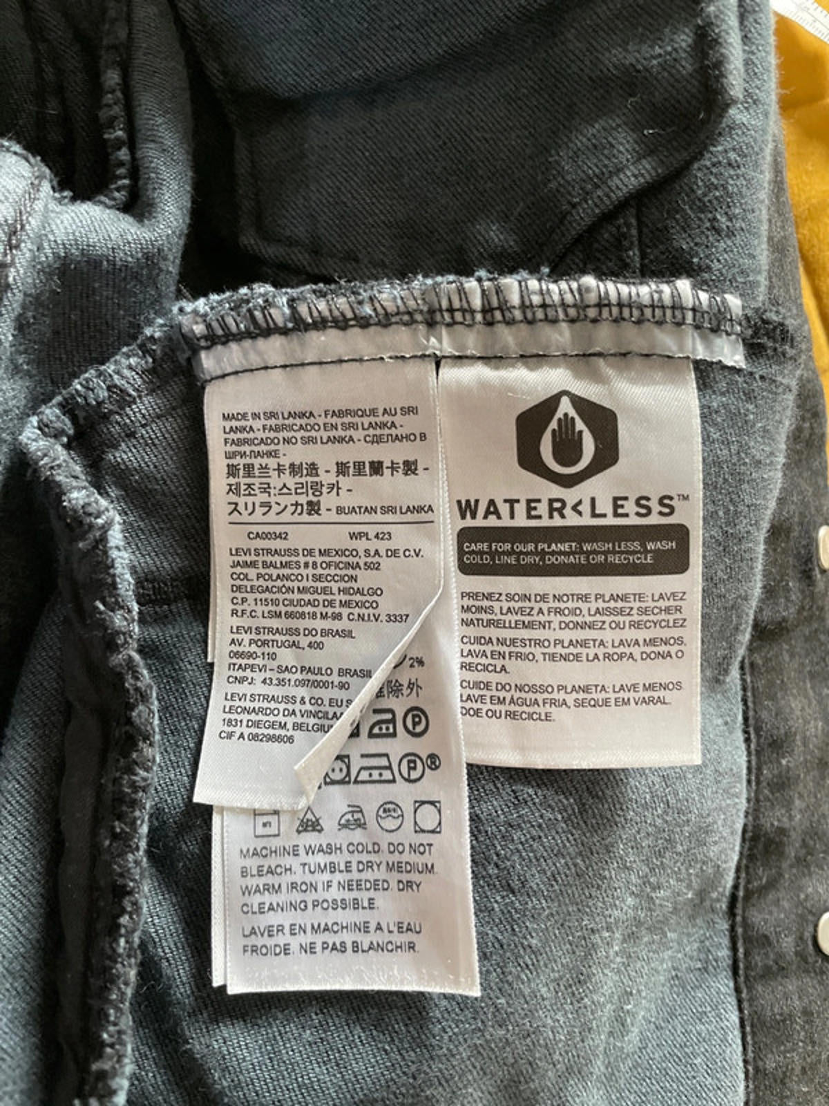 Women’s Levi’s Premium Denim Trucker Jacket In Black Wash - Small - 2463