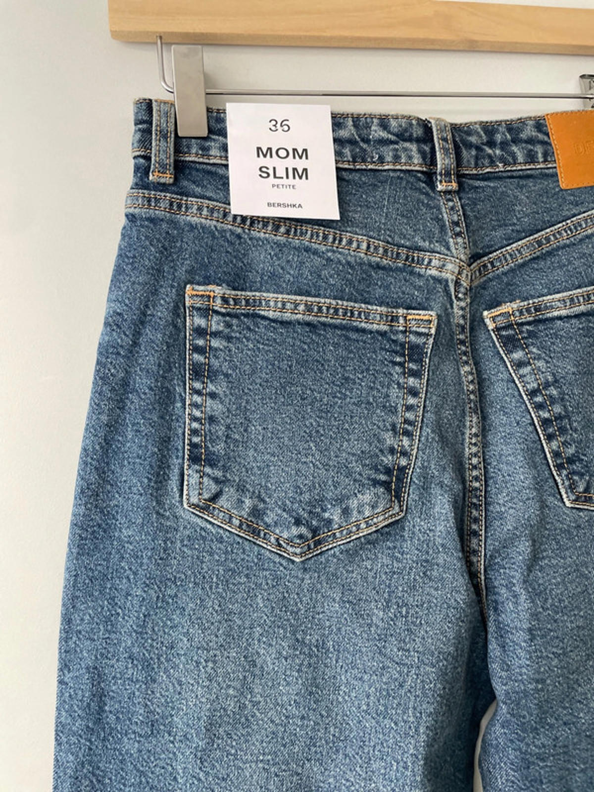 Women’s Bershka Premium Mom Slim Petite Fit Jeans - W28/L24 - 1862