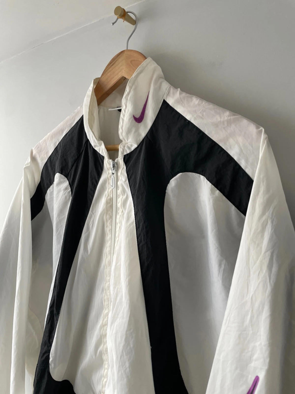 Men’s Nike Vintage Oversized Fit White Label Windbreaker Jacket In White/Black - Medium- 2393