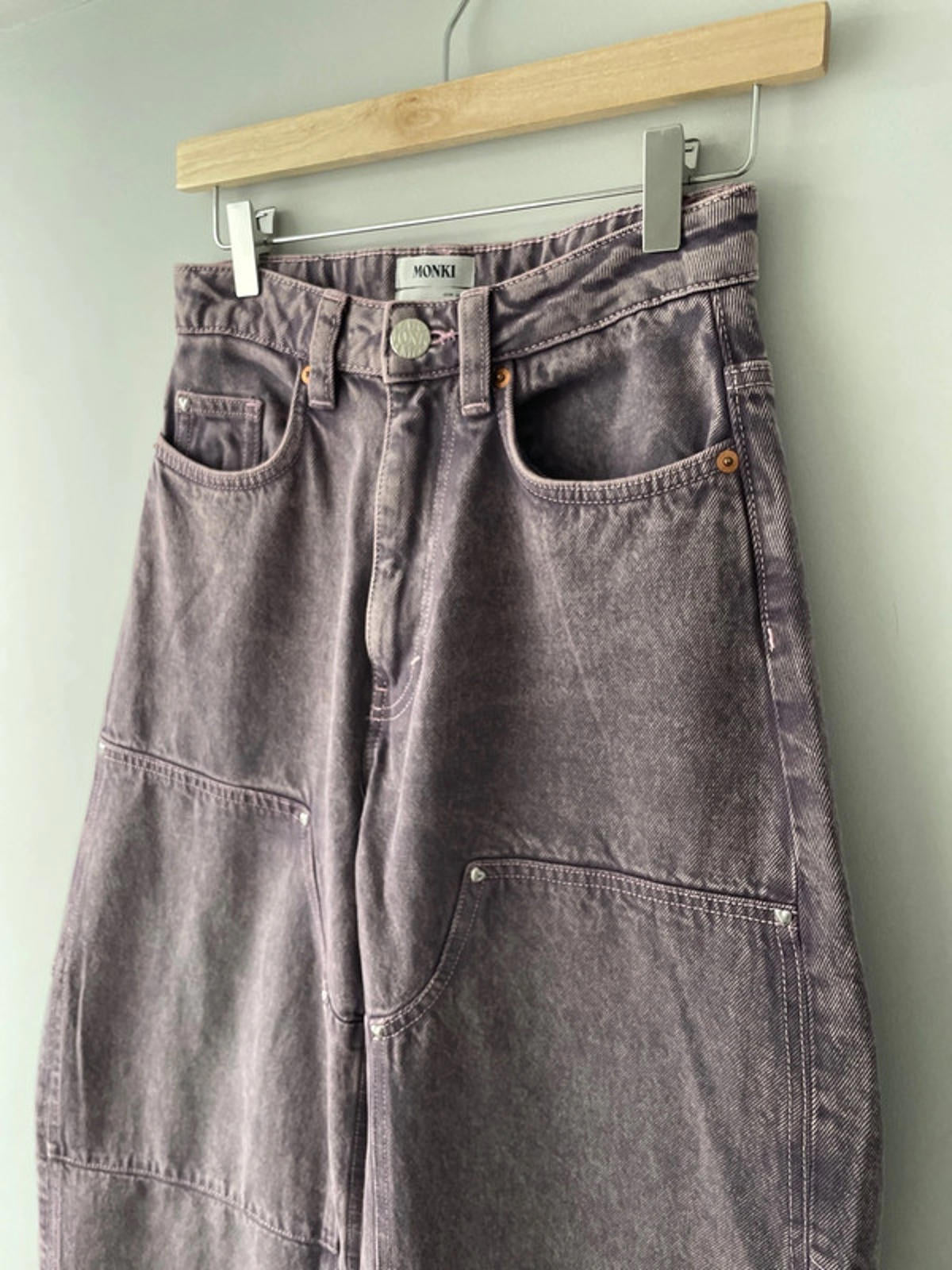 Women’s Monki Wide barrel leg jeans with patch detail In Grey Lilac Wash - W26/L32 - 2412