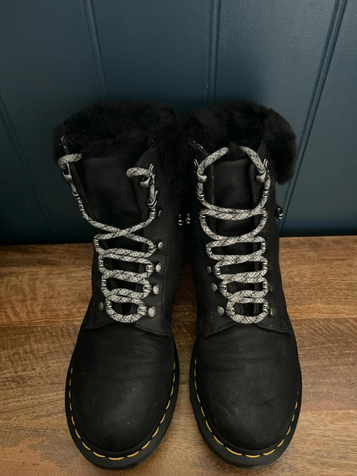 Women’s Dr Martens 1460 Serena Collar Faux Fur Lined Leather Lace Up Boots In Black - UK6 - 2366