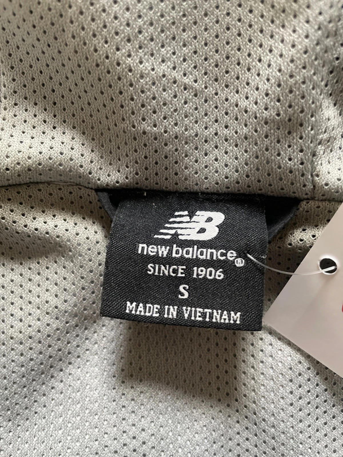 Mens New Balance Lightweight Windbreaker Jacket In Black - Small - 1982