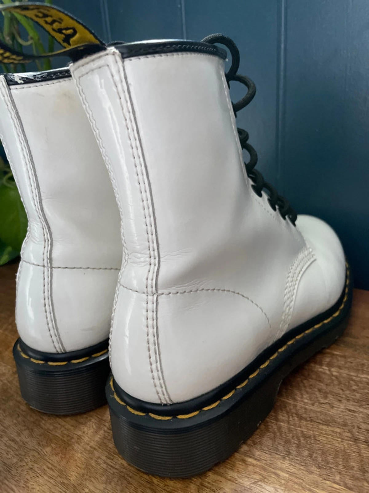 Women’s Dr Martens 1460W Mid Calf Lace Up Leather Boots In White - UK4 - 2162