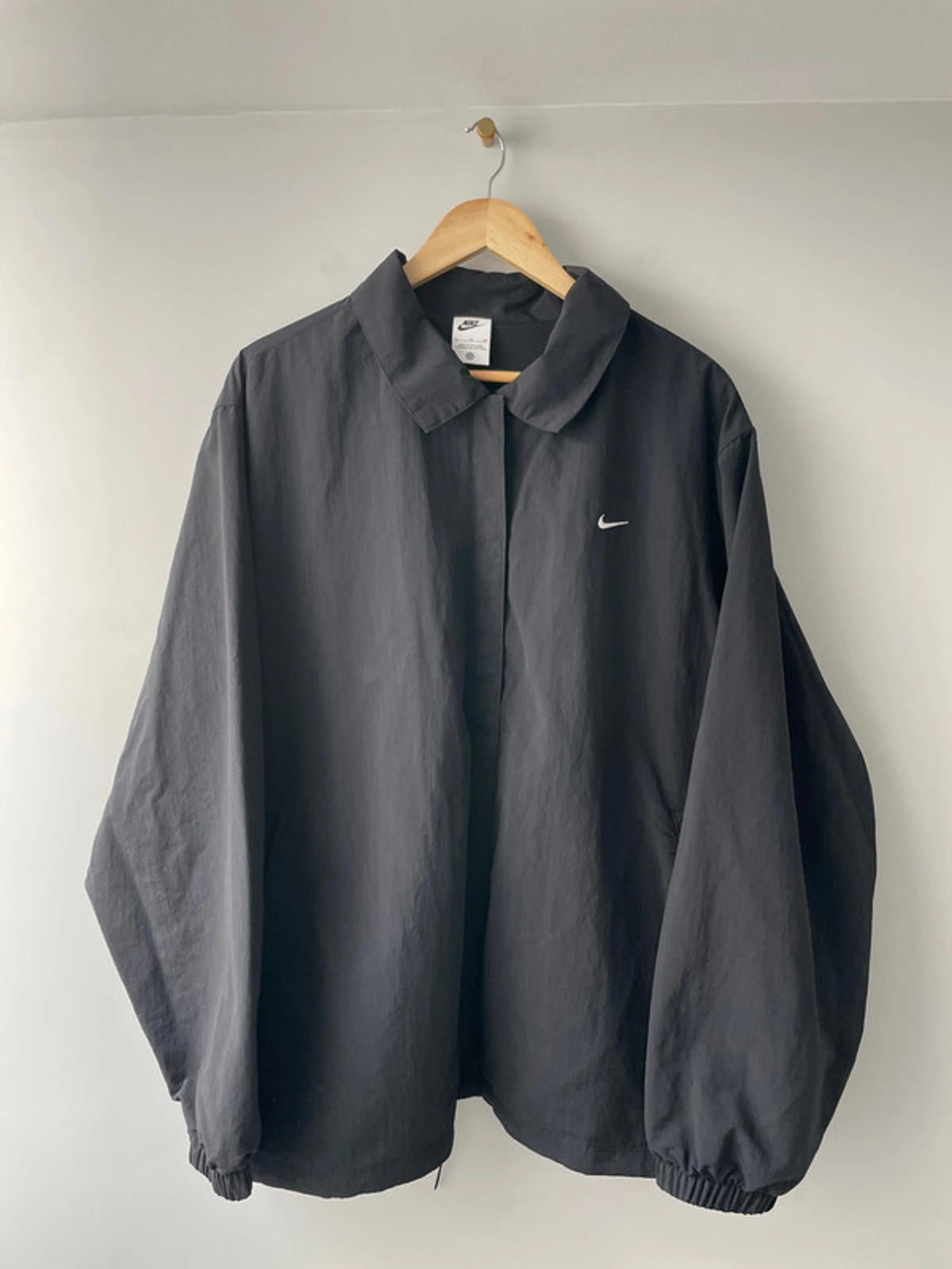 Men’s Nike Sportswear Club Coach Jacket With Large Embroidered Logo - XLarge - 2052