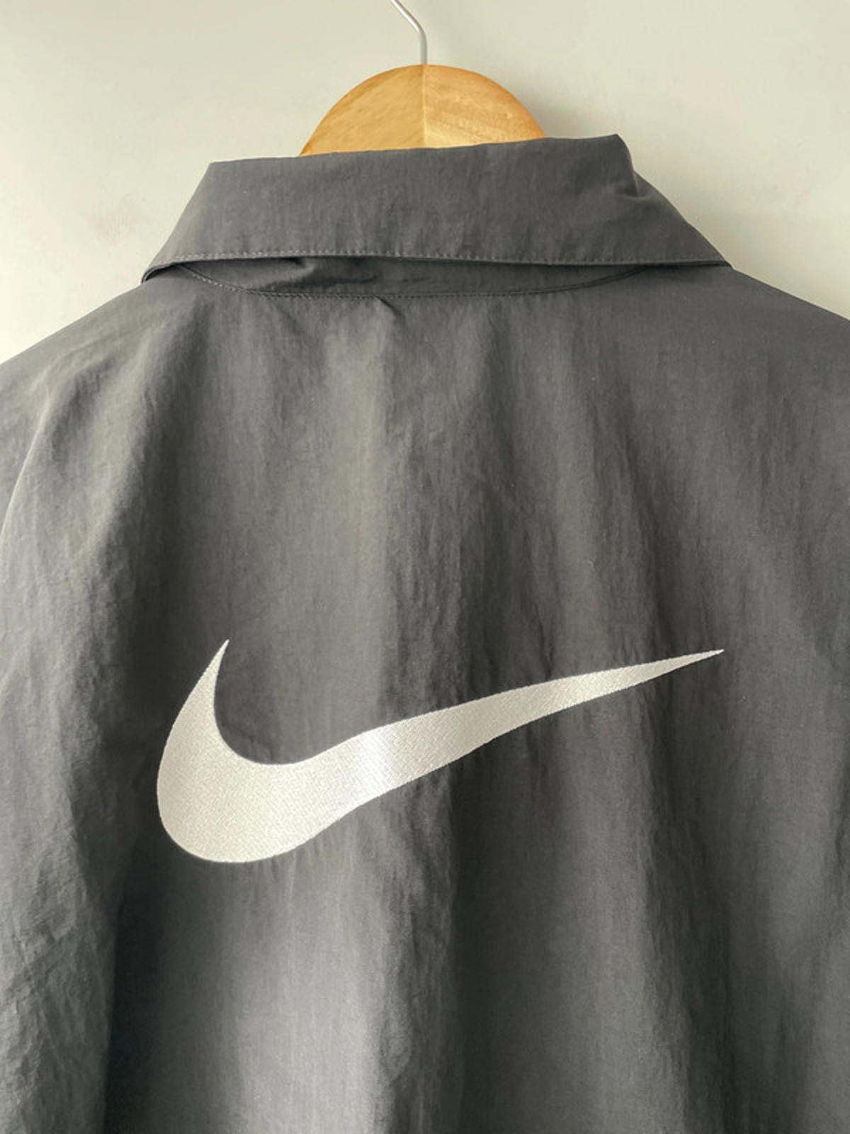 Men’s Nike Sportswear Club Coach Jacket With Large Embroidered Logo - XLarge - 2052