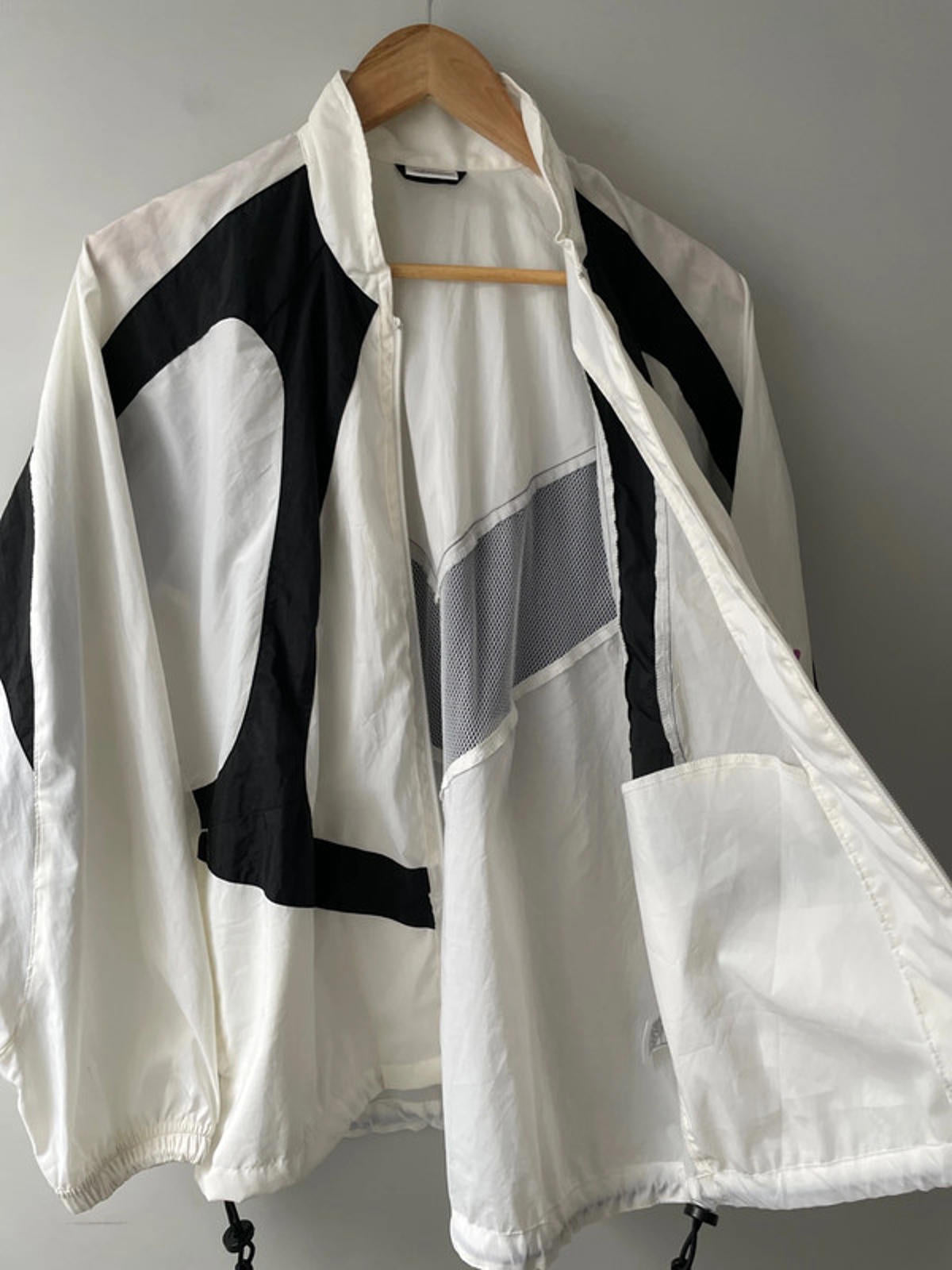 Men’s Nike Vintage Oversized Fit White Label Windbreaker Jacket In White/Black - Medium- 2393