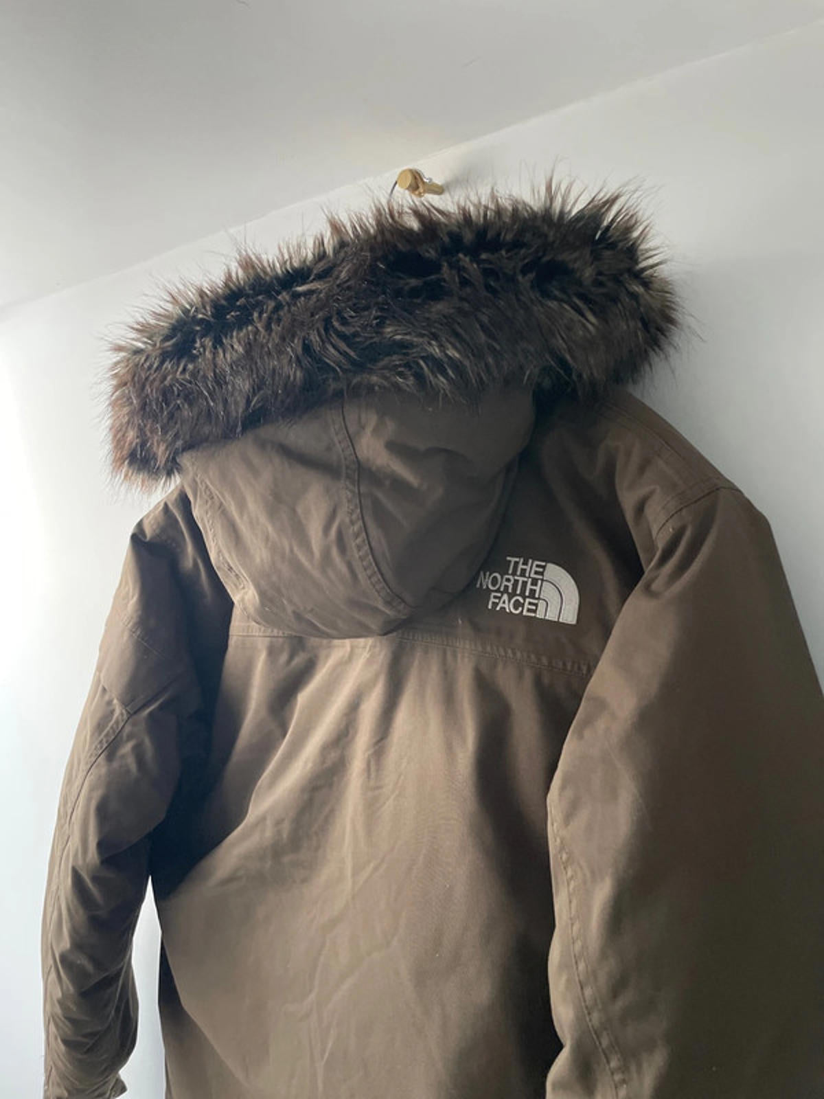 Men’s The North Face HyVent Goose Down Lined Faux Fur Trim Jacket In Brown - Large - 2398