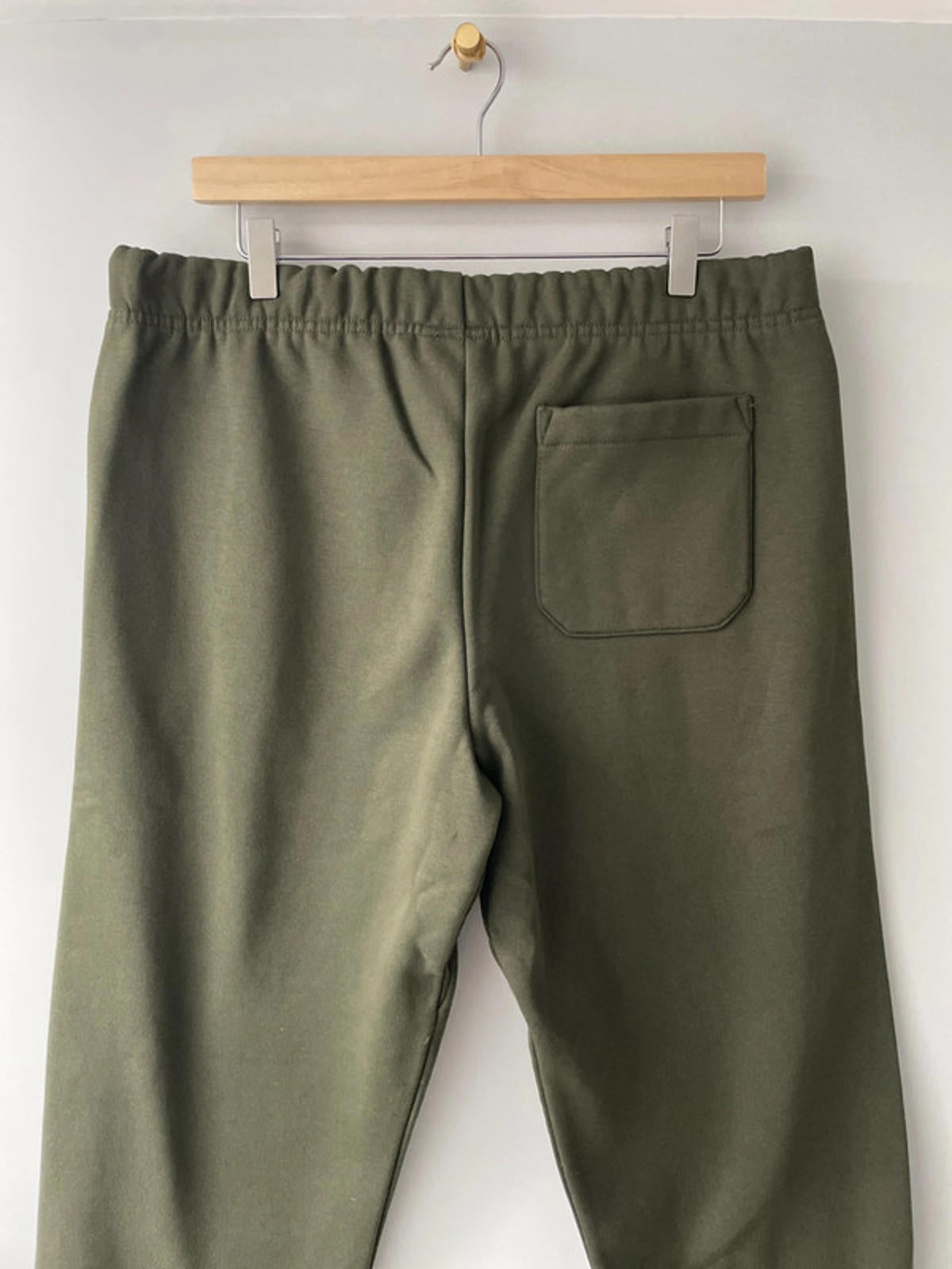 Men’s Carhartt WIP Chase Joggers with Hidden Draw String In Olive/Gold - Medium - 2411