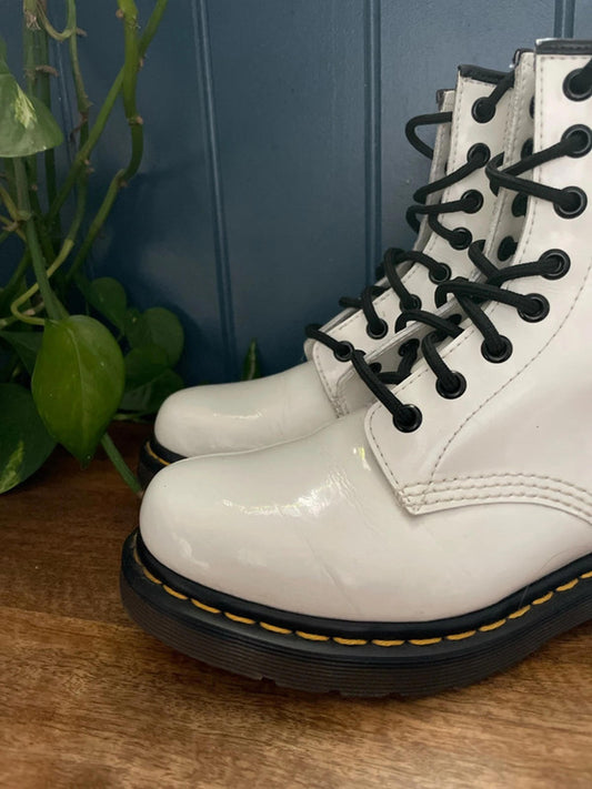 Women’s Dr Martens 1460W Mid Calf Lace Up Leather Boots In White - UK4 - 2162