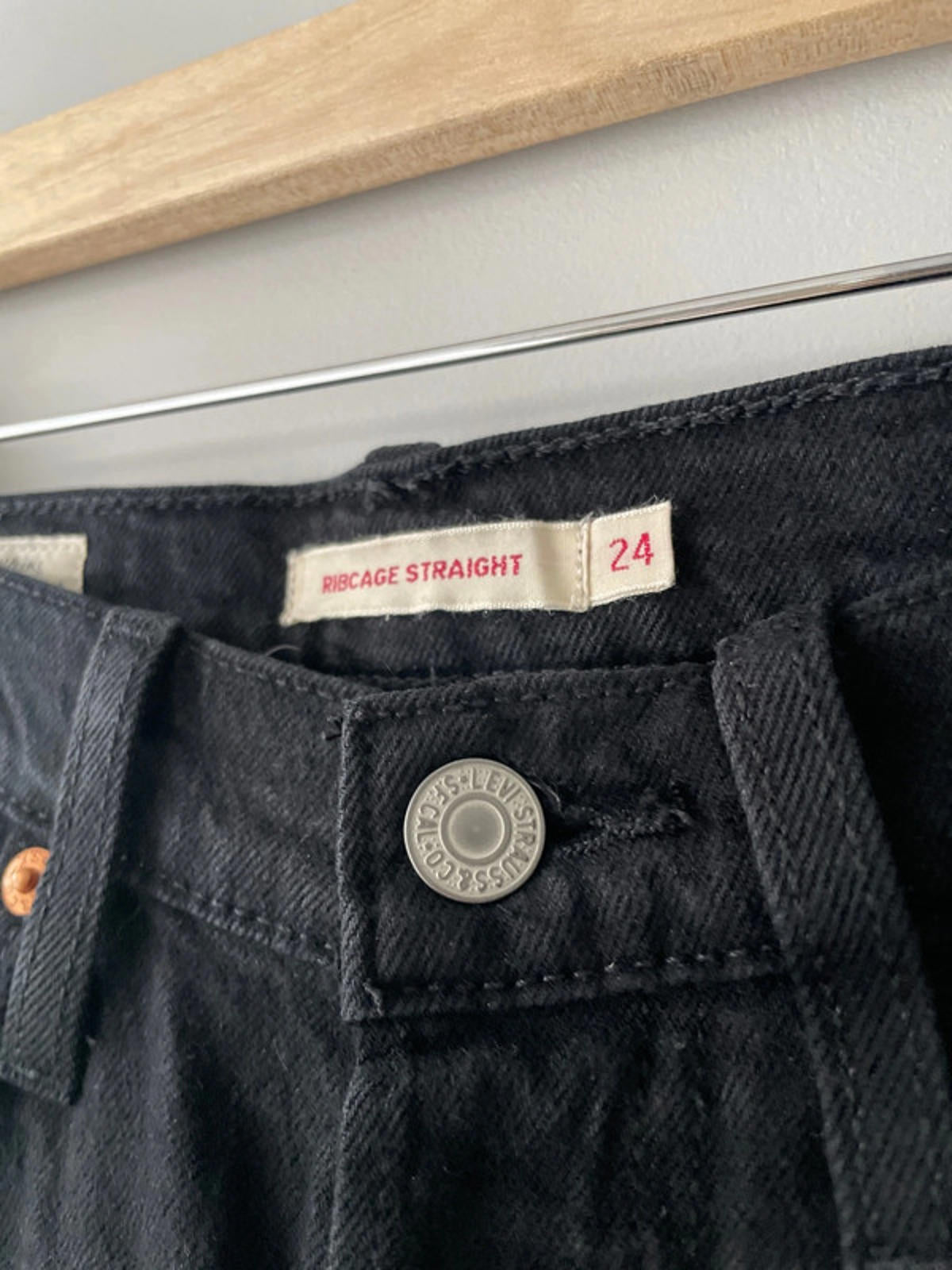 Women’s Levi’s High Waisted Ribcage Straight Fit Jeans In Black - W24/L27 - 2354